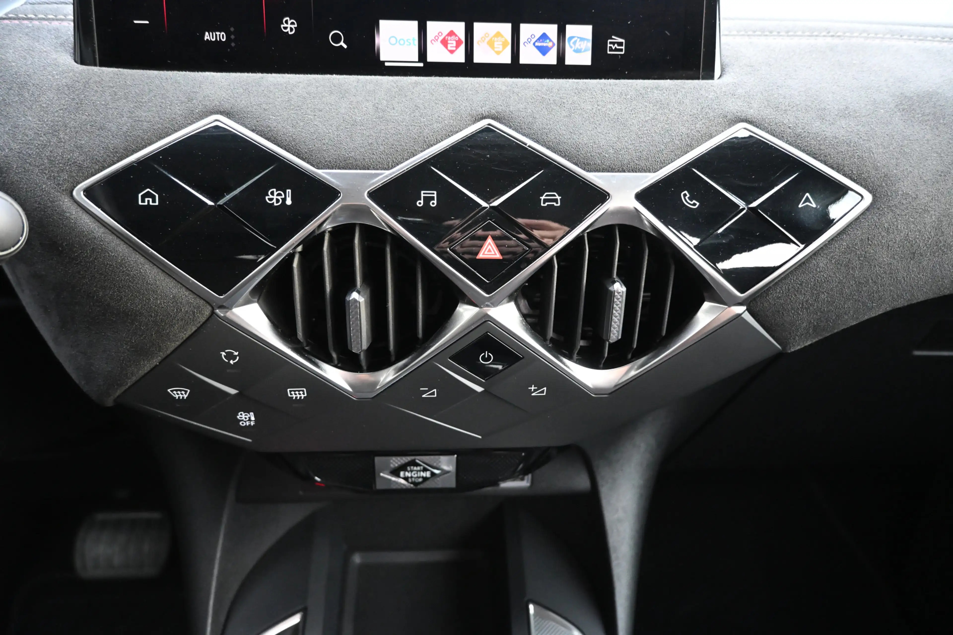 DS Automobiles DS 3 1.2 PureTech Performance Line trekhaak camera — photo 15