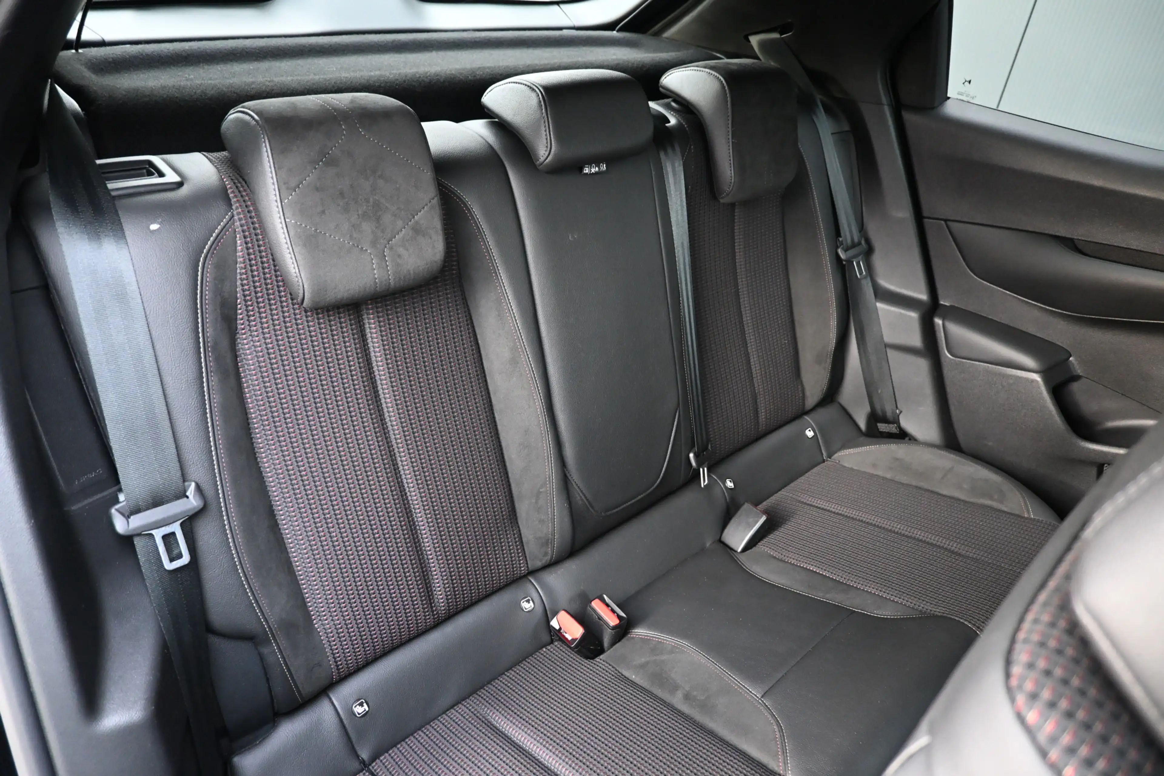 DS Automobiles DS 3 1.2 PureTech Performance Line trekhaak camera — photo 24