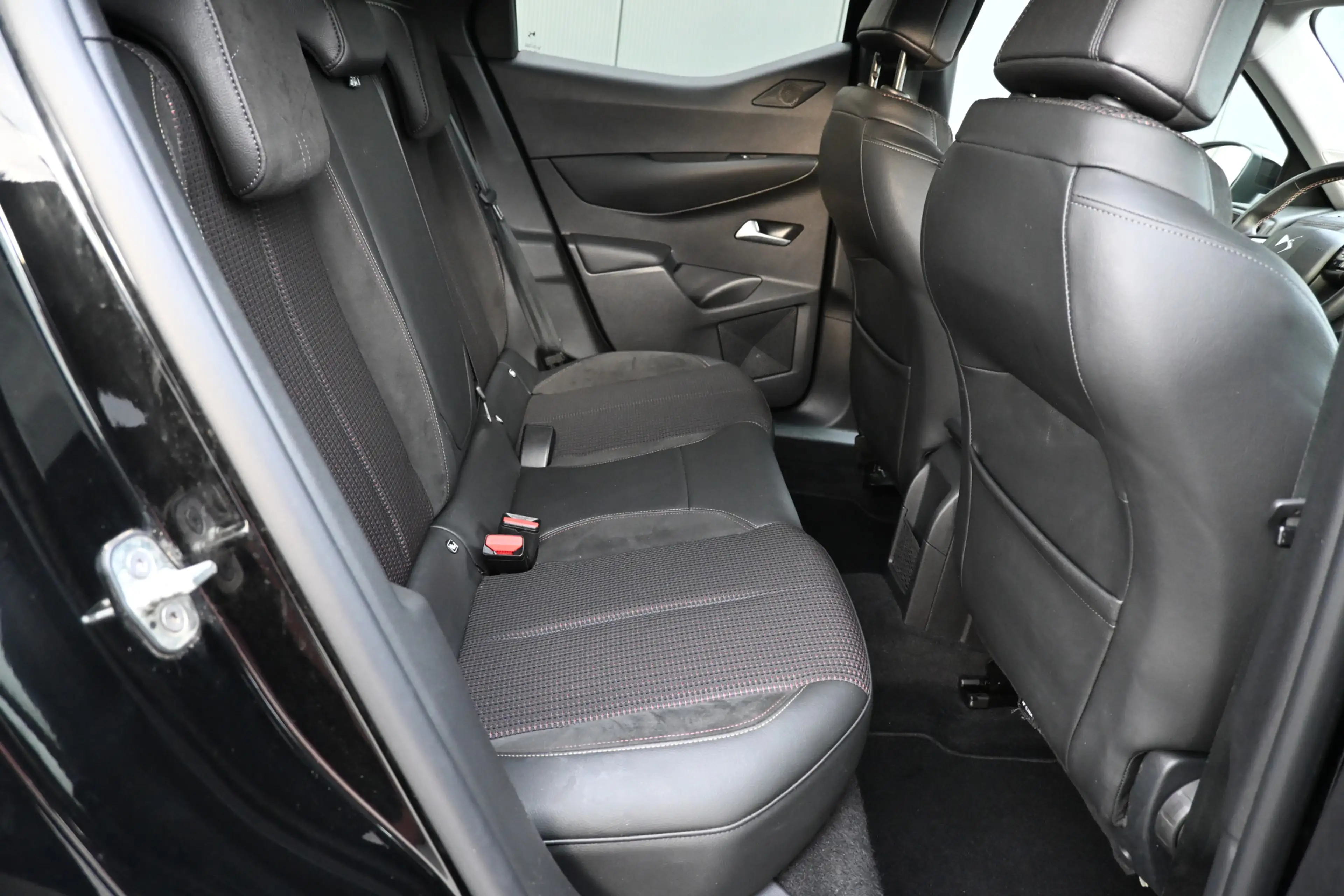 DS Automobiles DS 3 1.2 PureTech Performance Line trekhaak camera — photo 23