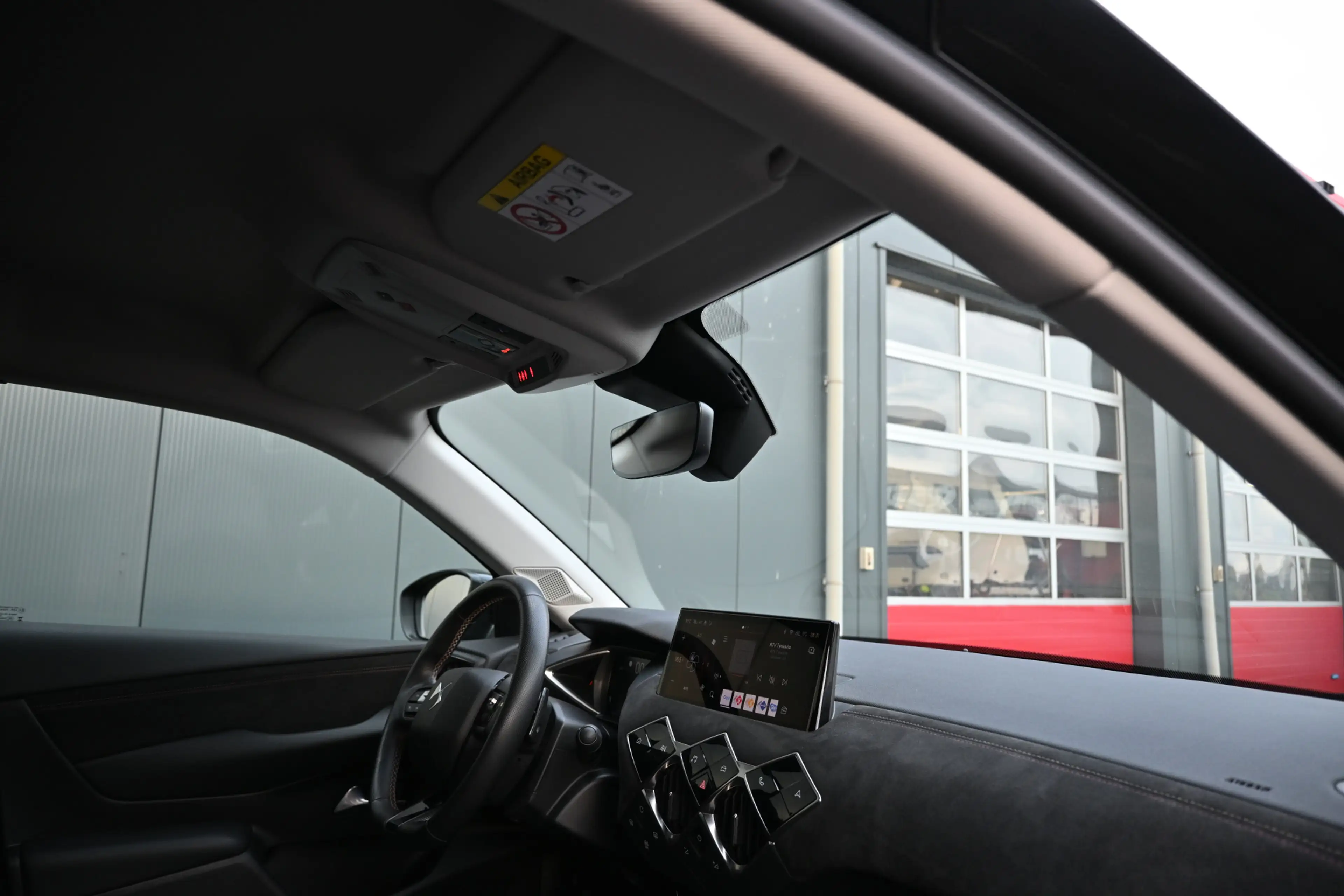 DS Automobiles DS 3 1.2 PureTech Performance Line trekhaak camera — photo 13