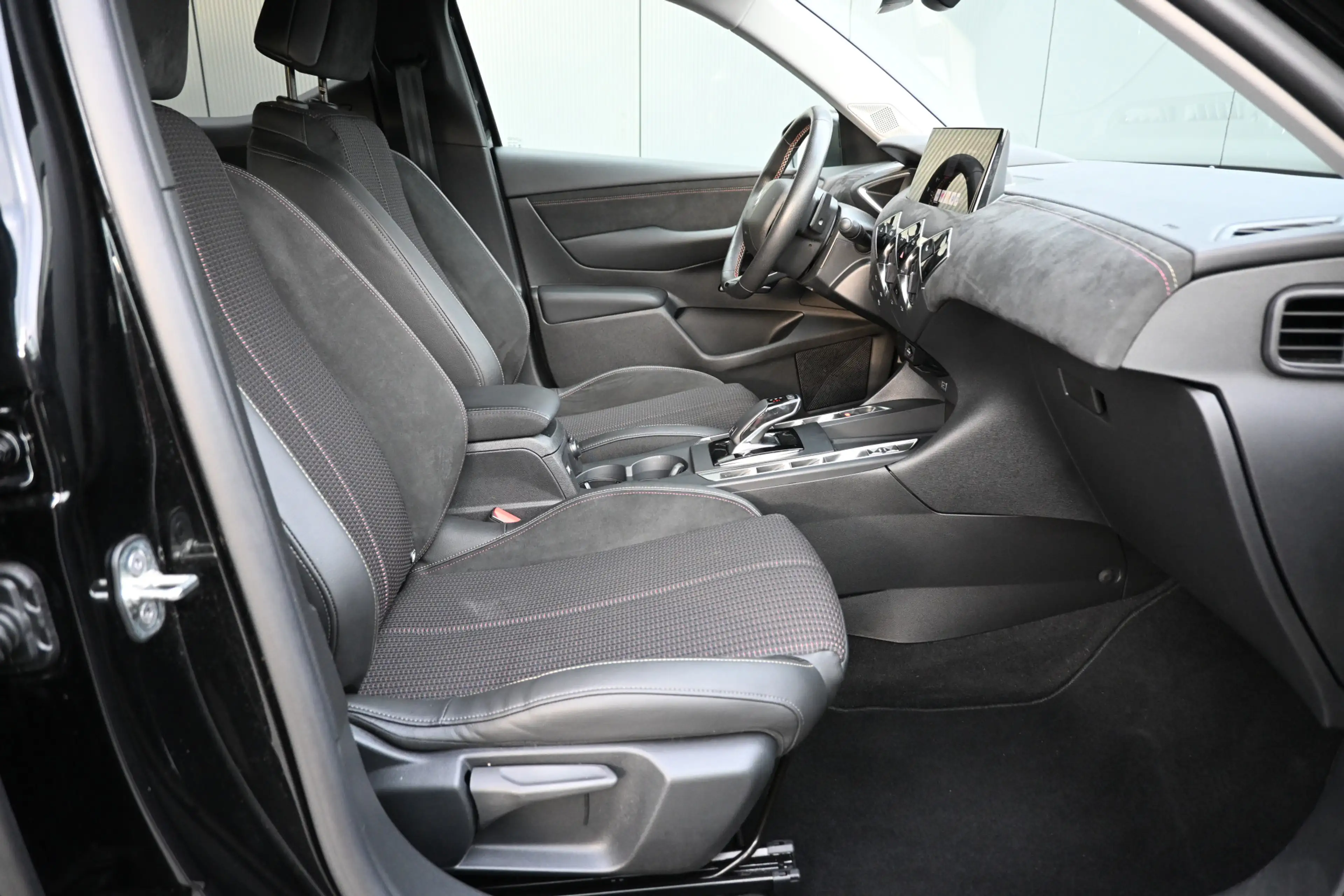 DS Automobiles DS 3 1.2 PureTech Performance Line trekhaak camera — photo 39