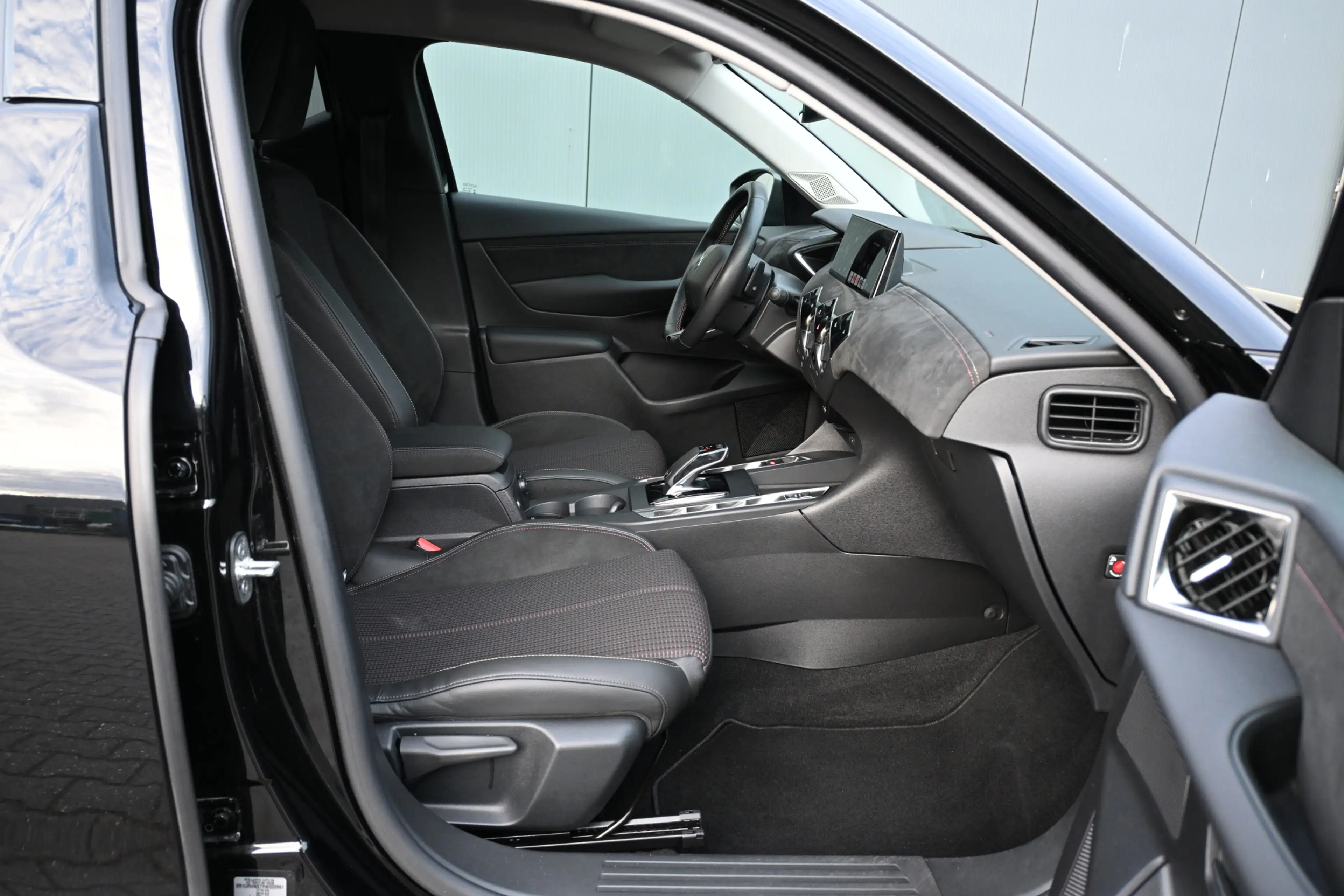DS Automobiles DS 3 1.2 PureTech Performance Line trekhaak camera — photo 11