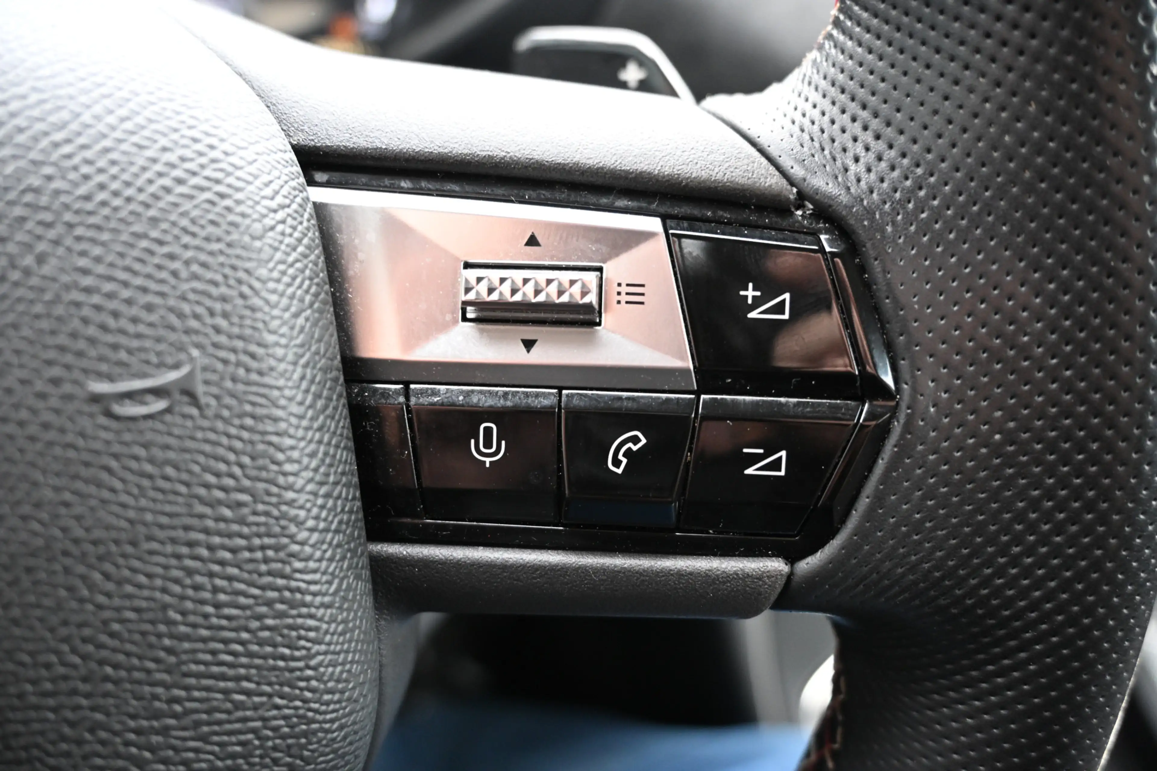 DS Automobiles DS 3 1.2 PureTech Performance Line trekhaak camera — photo 38