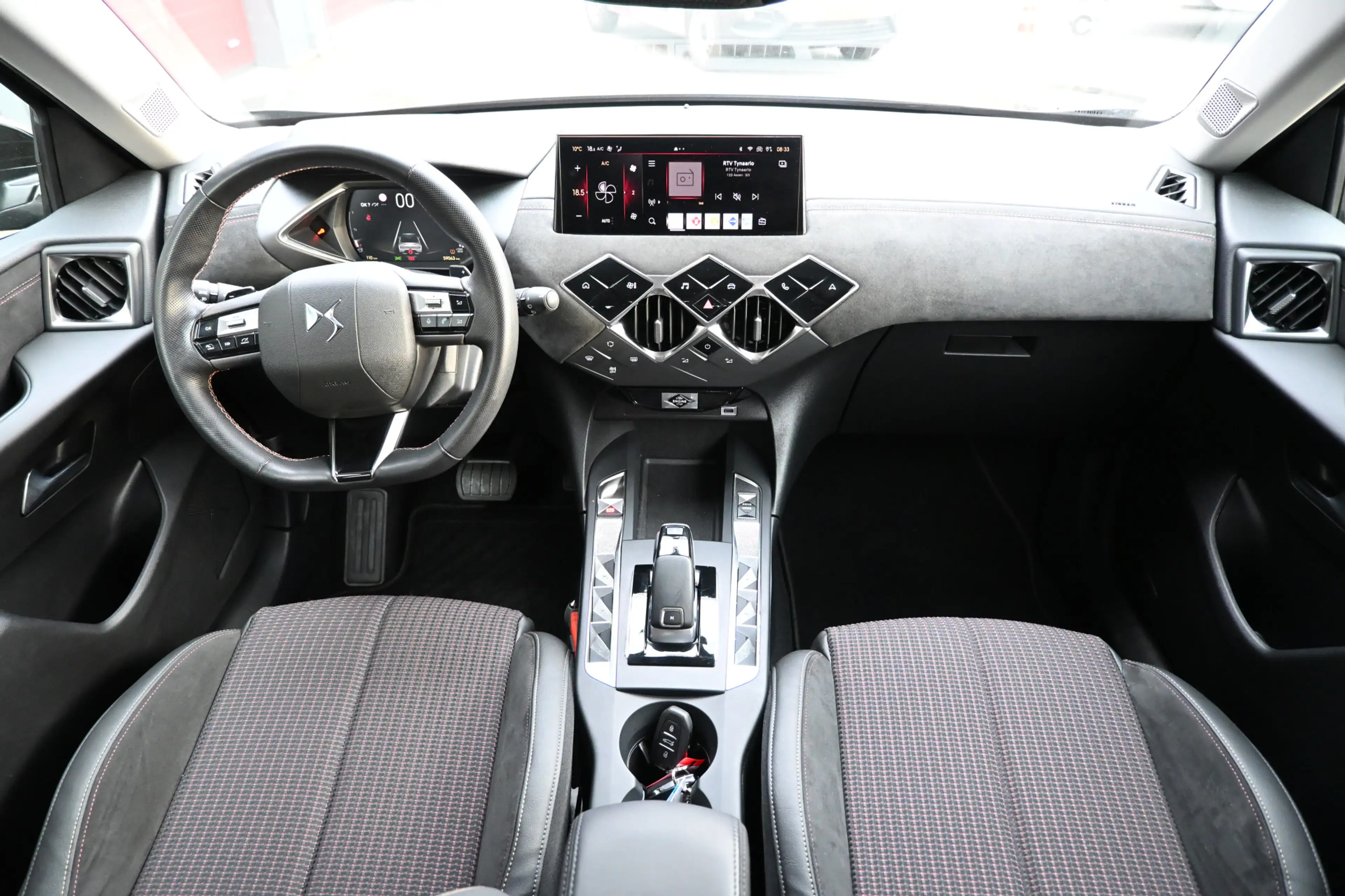 DS Automobiles DS 3 1.2 PureTech Performance Line trekhaak camera — photo 28