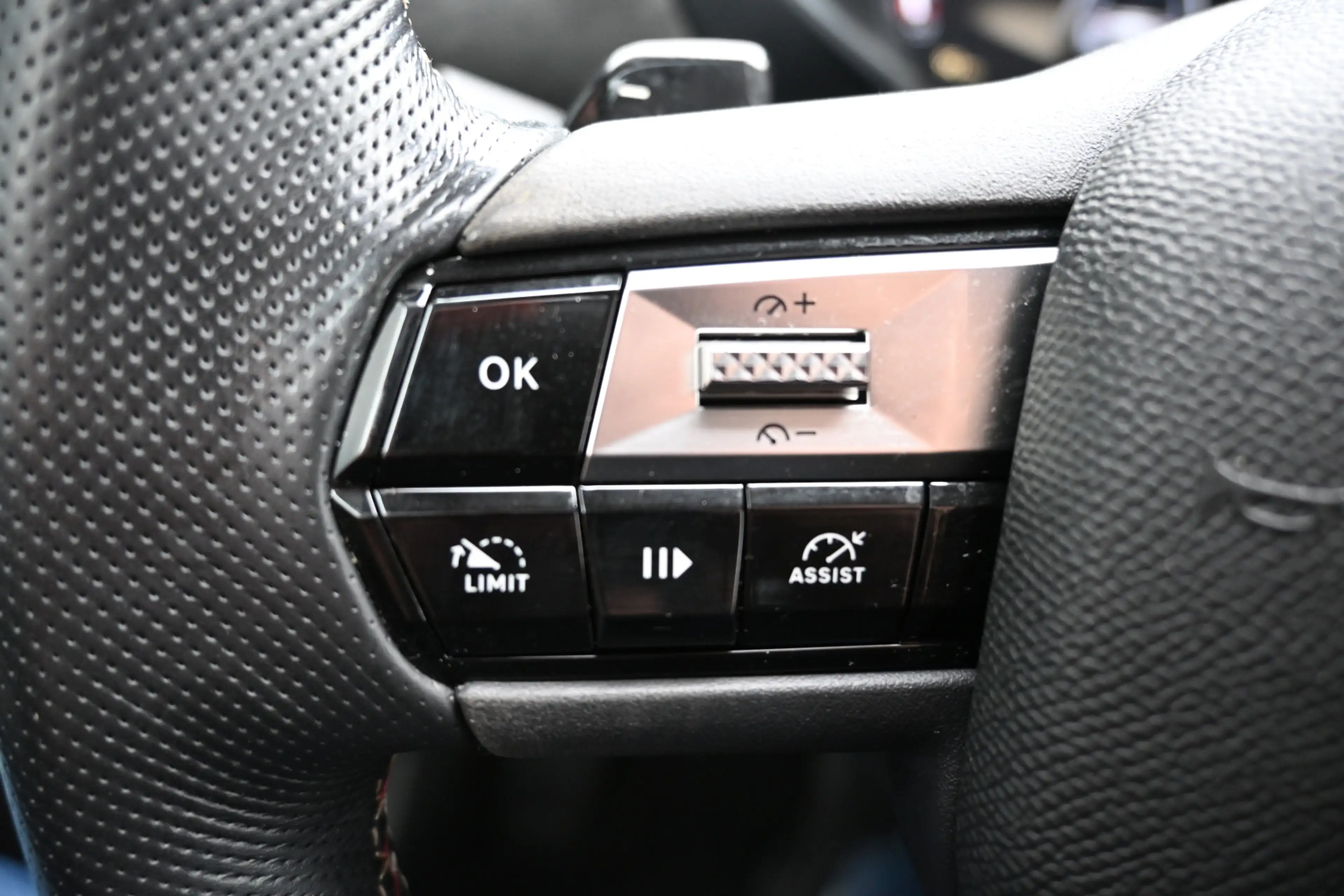 DS Automobiles DS 3 1.2 PureTech Performance Line trekhaak camera — photo 22