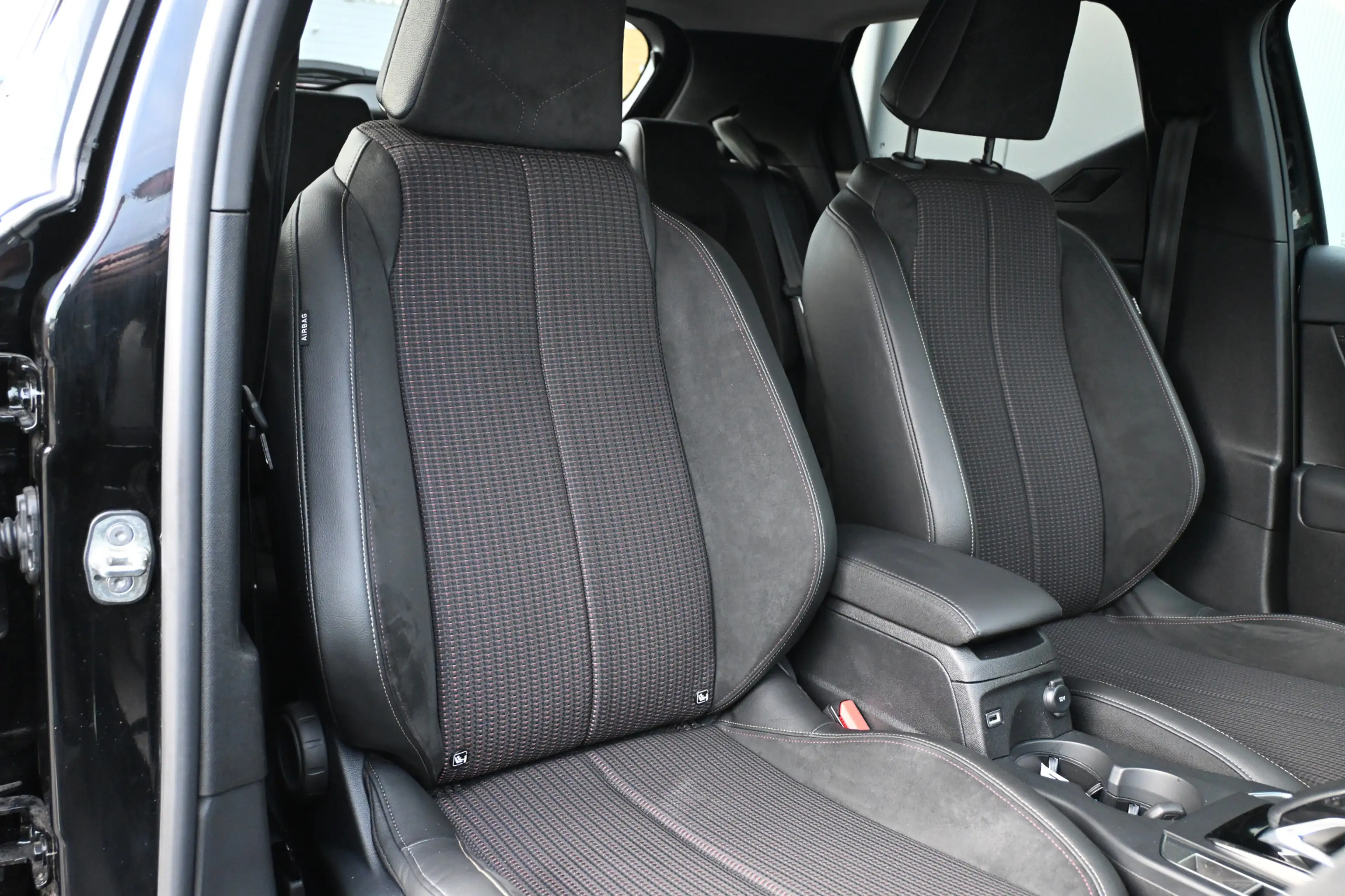 DS Automobiles DS 3 1.2 PureTech Performance Line trekhaak camera — photo 12