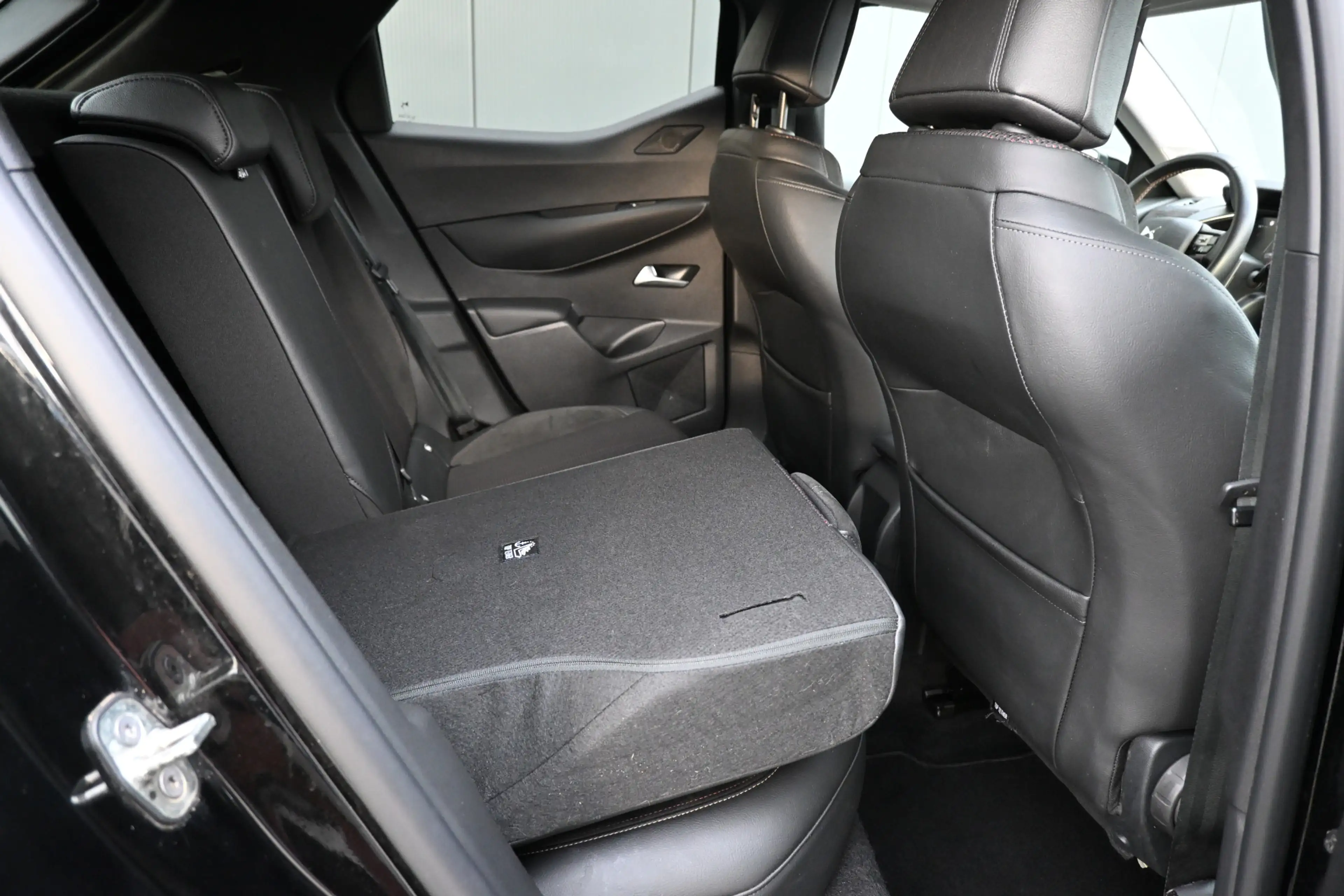 DS Automobiles DS 3 1.2 PureTech Performance Line trekhaak camera — photo 26