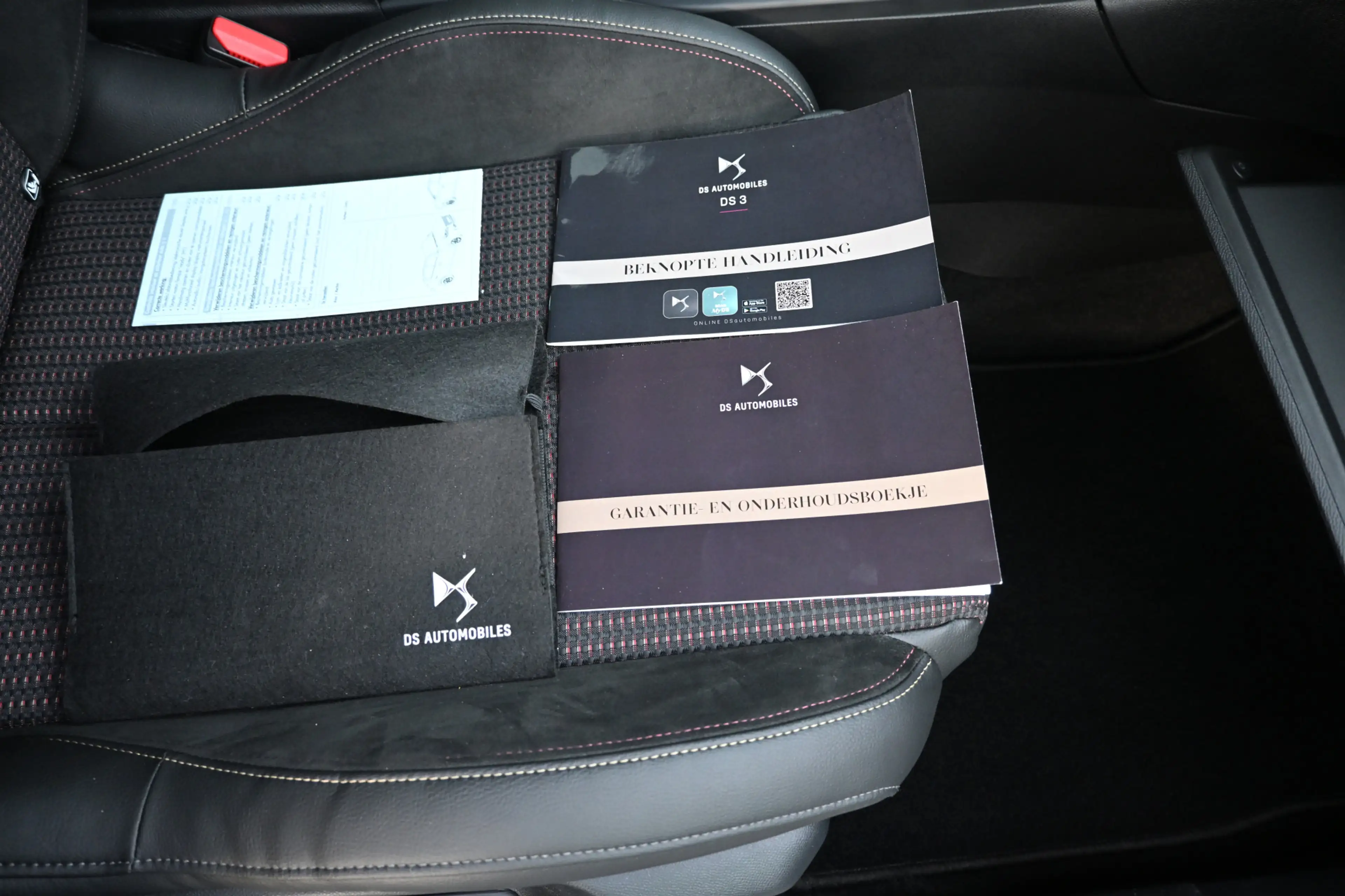 DS Automobiles DS 3 1.2 PureTech Performance Line trekhaak camera — photo 14
