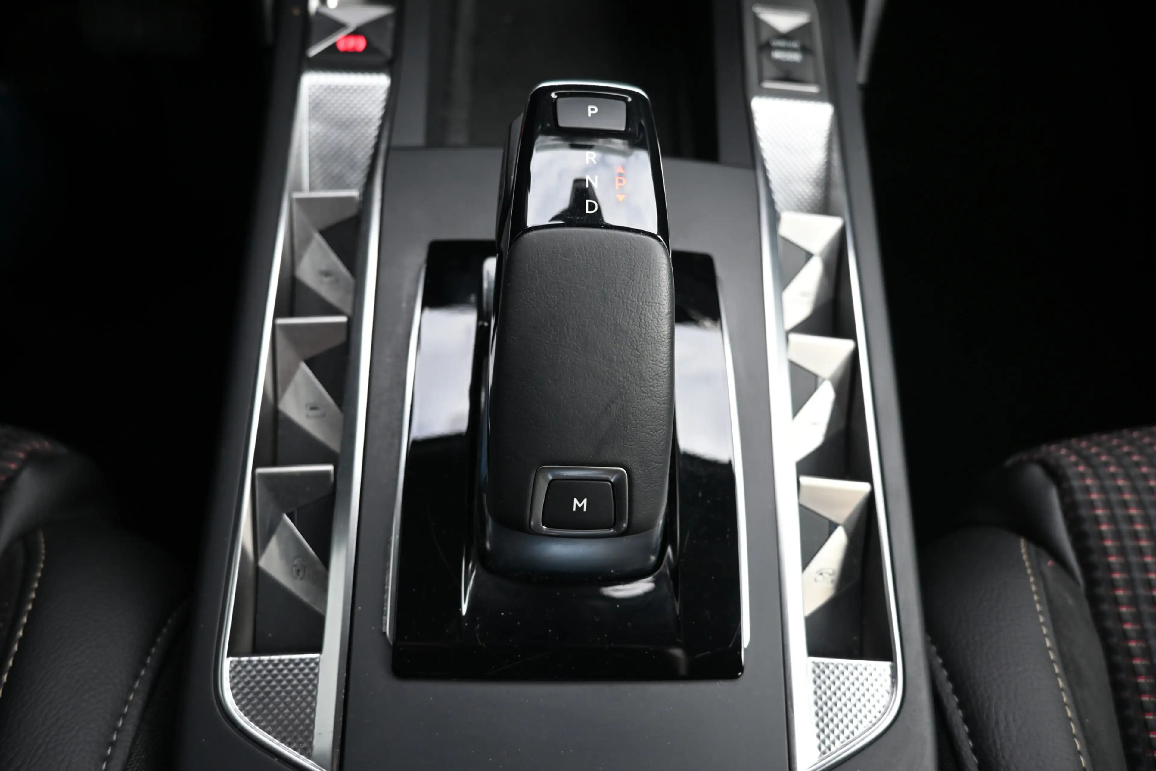 DS Automobiles DS 3 1.2 PureTech Performance Line trekhaak camera — photo 45