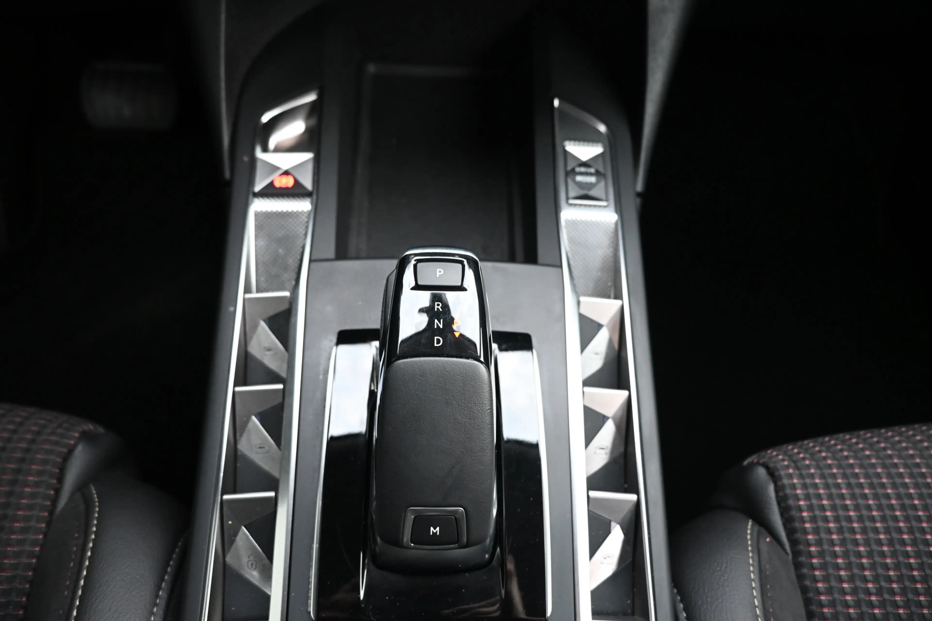 DS Automobiles DS 3 1.2 PureTech Performance Line trekhaak camera — photo 17