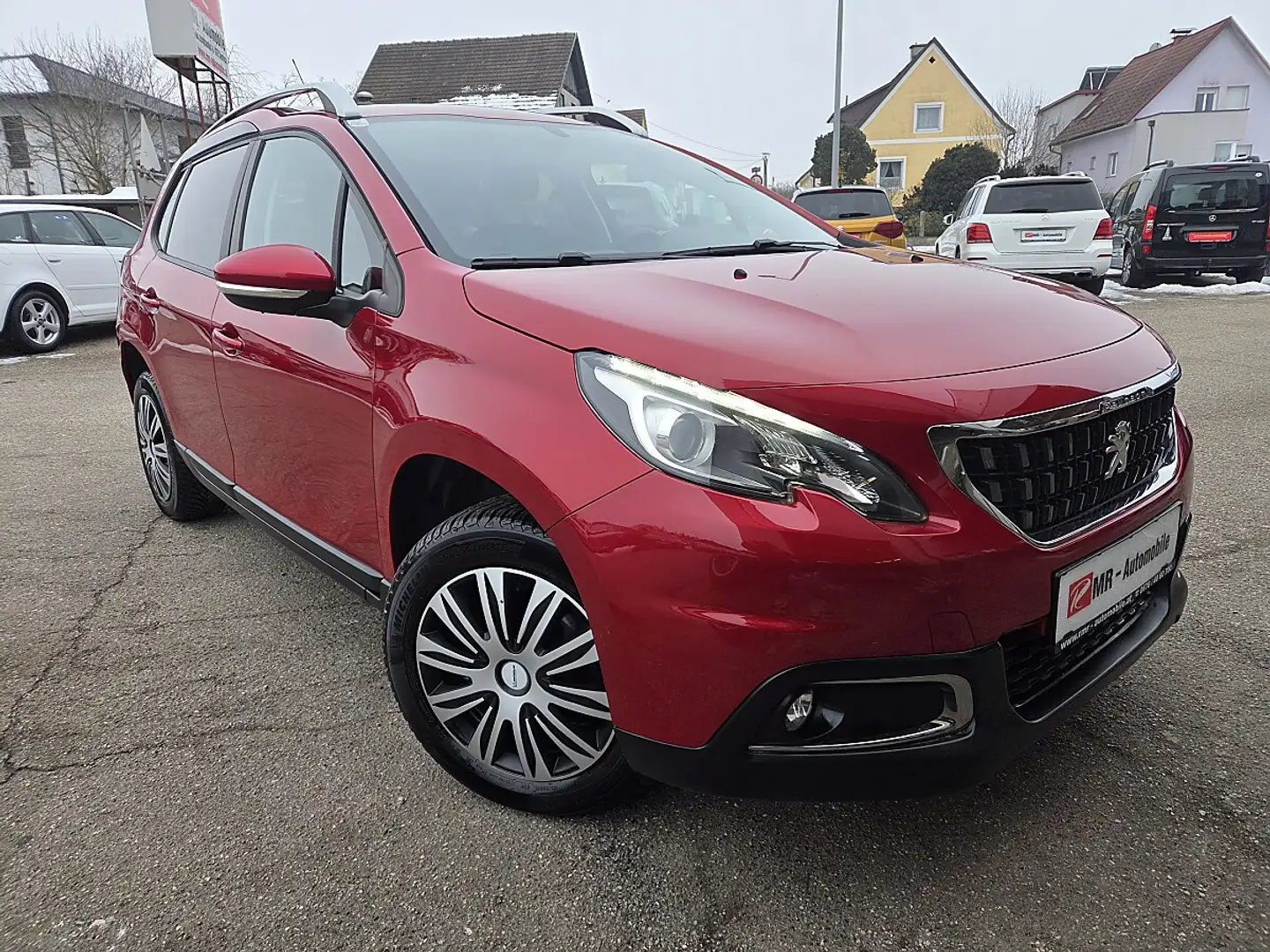 Peugeot 2008 1,2 VTi Active Rouge - 1