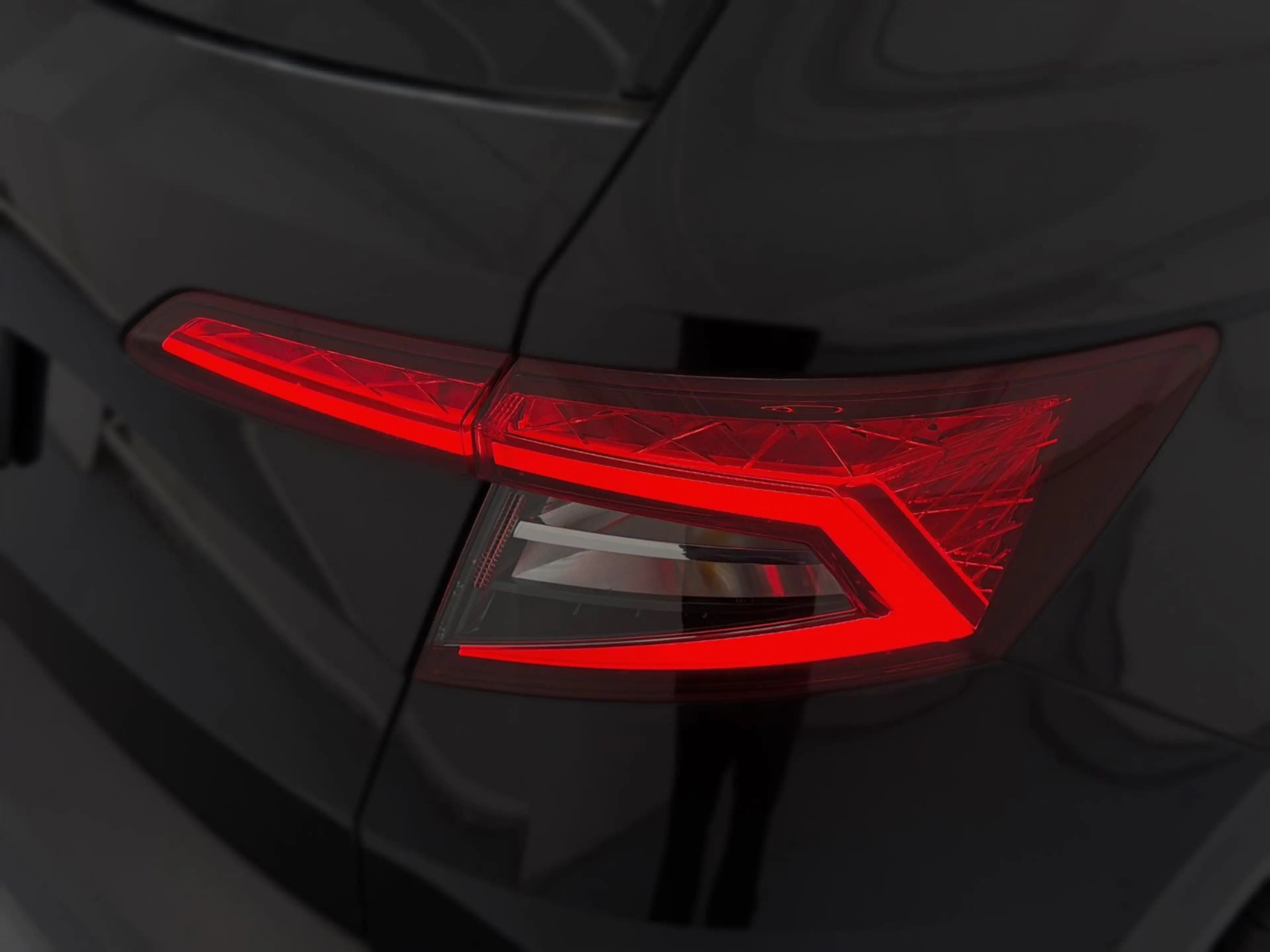 Skoda Karoq TDI DSG|LED|Navi|Kamera|ACC|Carplay|Asisst — photo 9