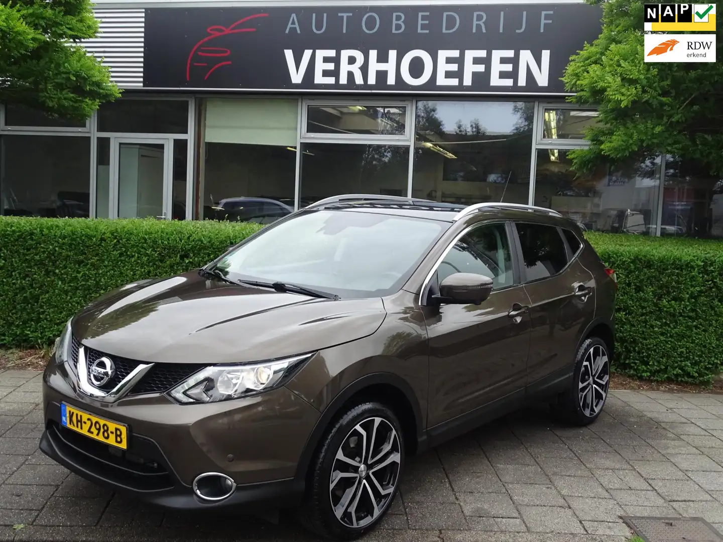 Nissan Qashqai 1.2 N-Connecta - AUTOMAAT - PANORAMISCH DAK - XENO Коричневий - 1