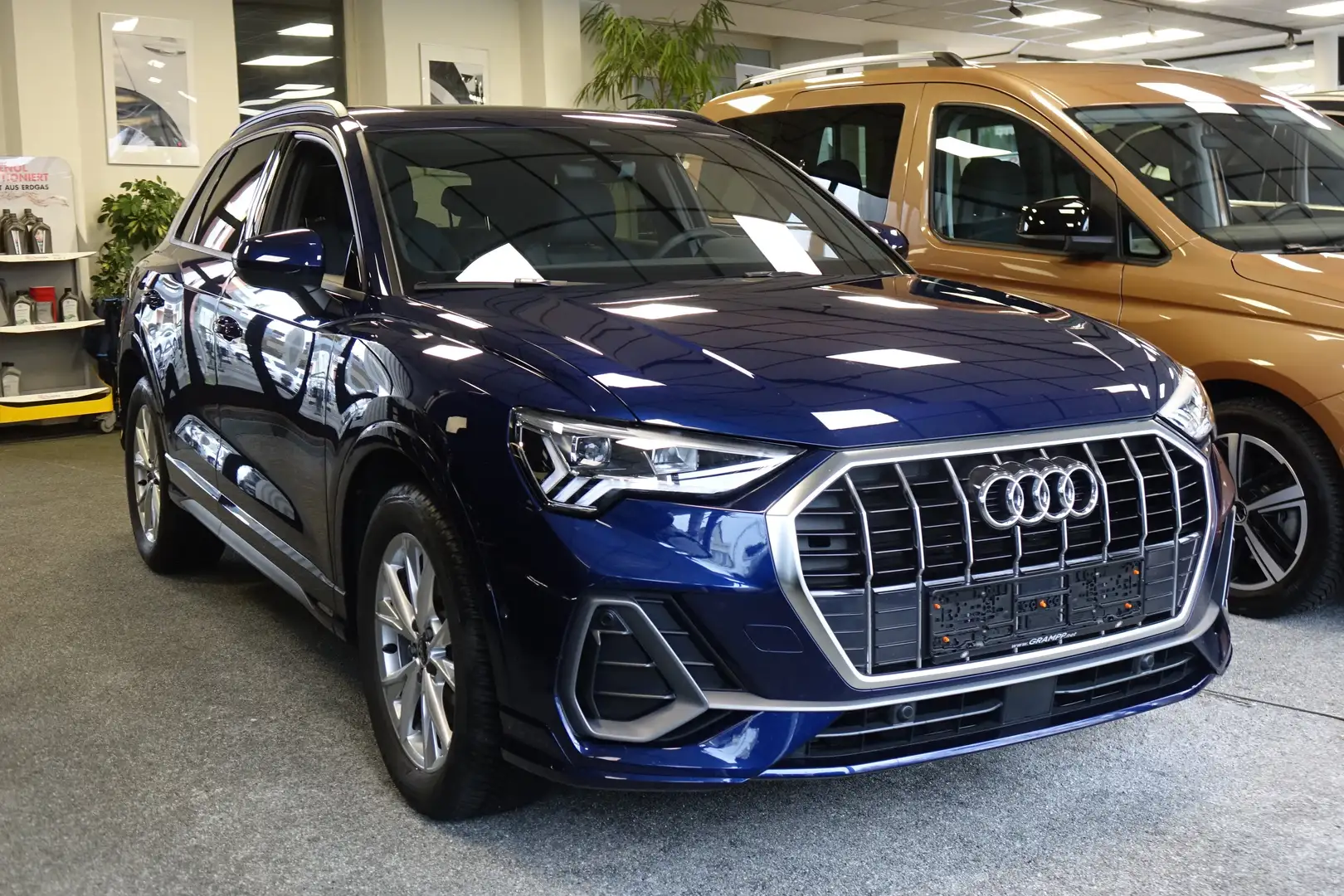 Audi Q3 35 TDI S line S-tronic +STHZ+Panorama+RFK+Leder Blau - 1