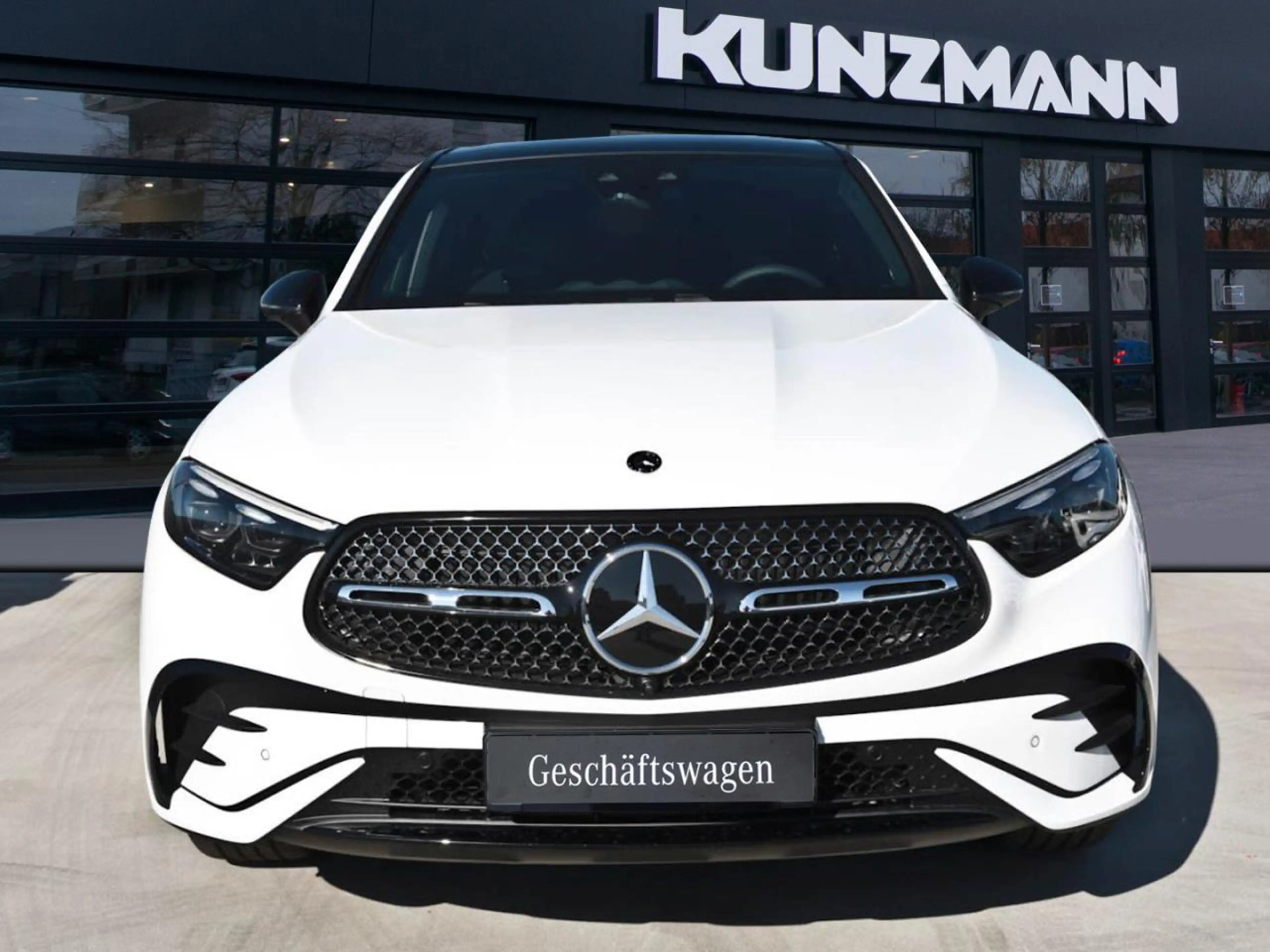 Mercedes-Benz GLC 300 d 4MATIC Coupé AMG Night Panorama AHK — photo 2