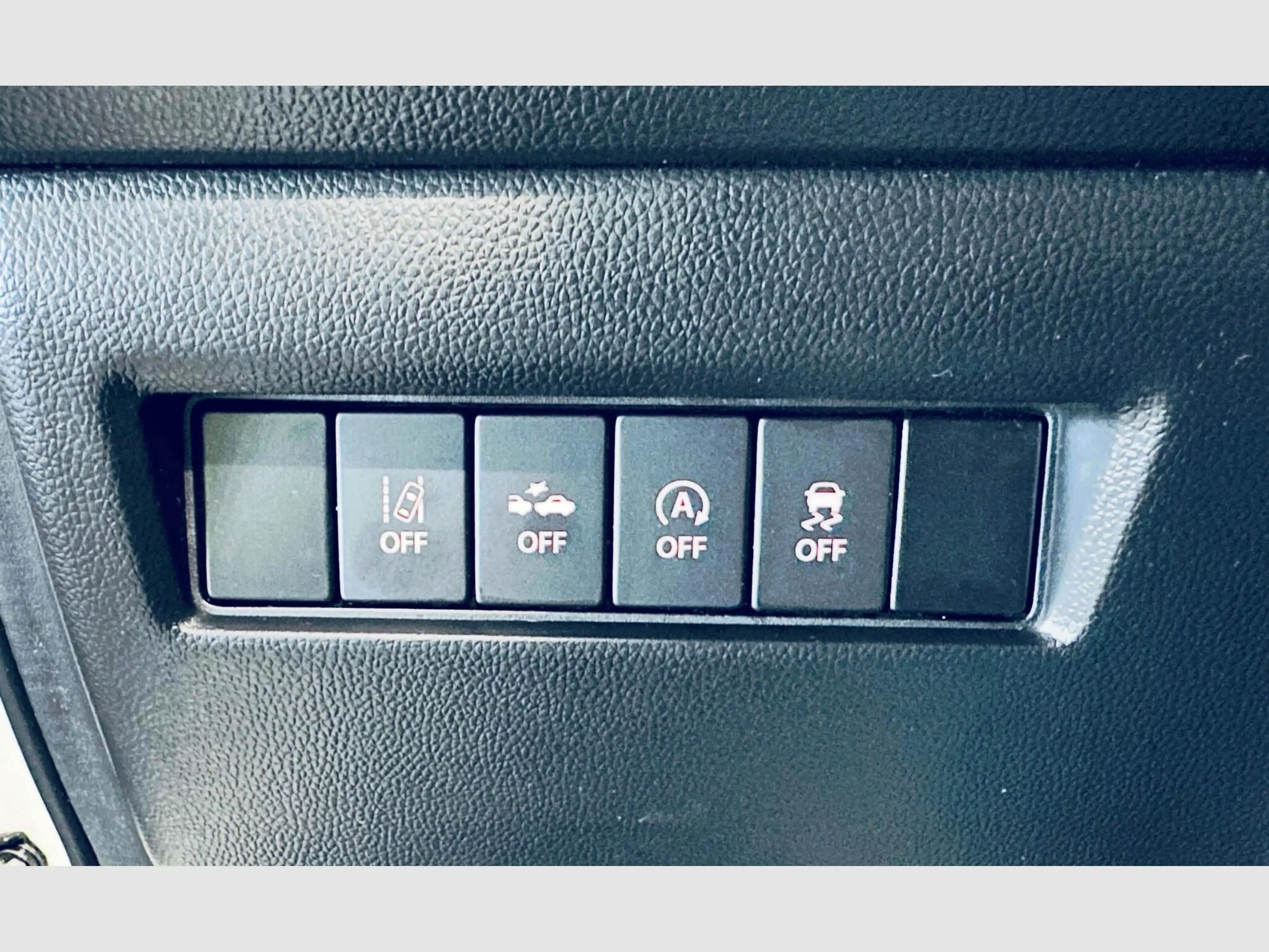 Suzuki Swift SWIFT COMFORT DUALJET MILD-HYBRID — photo 12