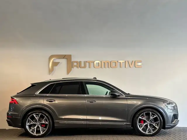 Audi Q8 view 10