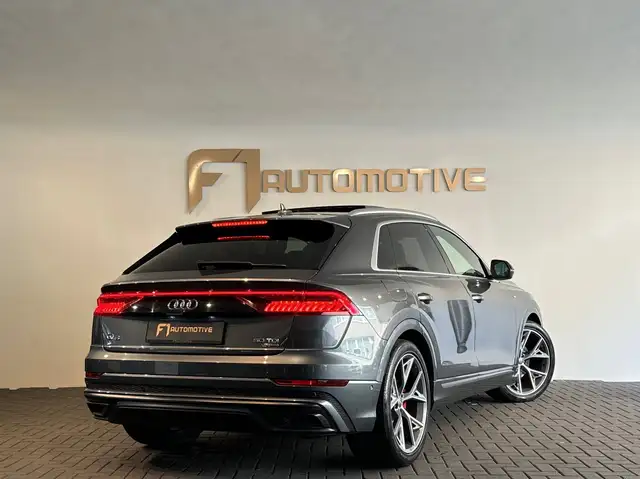 Audi Q8 view 3
