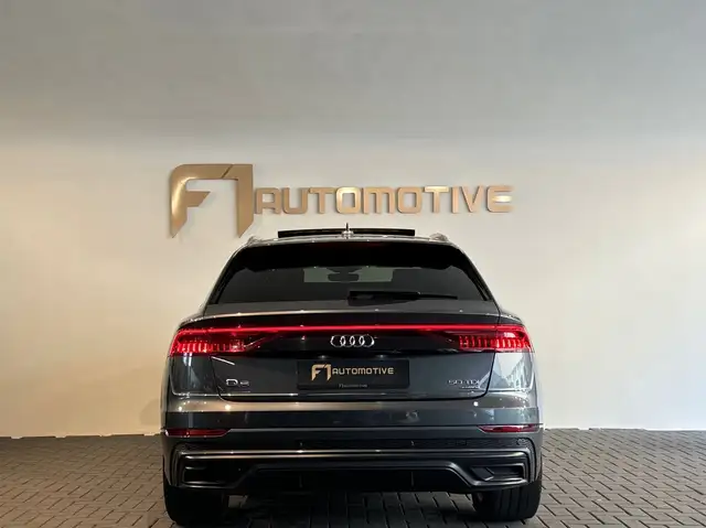 Audi Q8 view 11