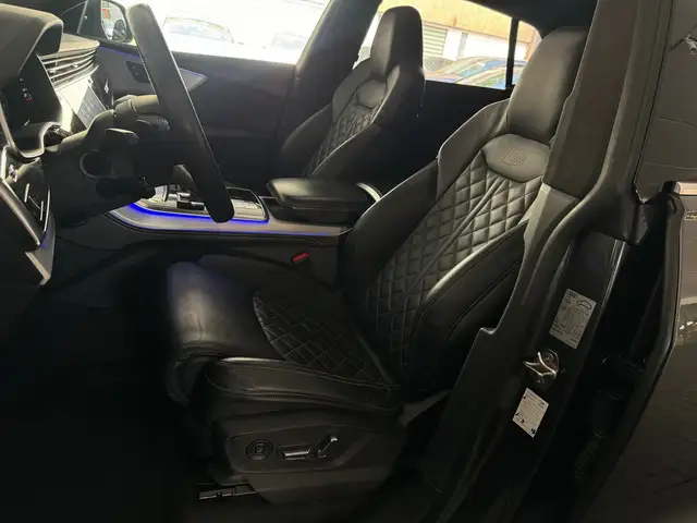 Audi Q8 view 6