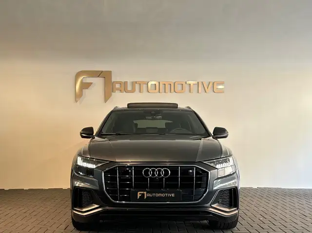 Audi Q8 view 9