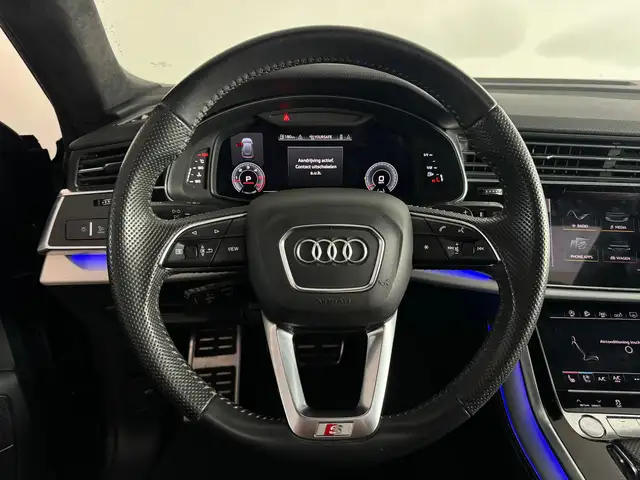 Audi Q8 view 14
