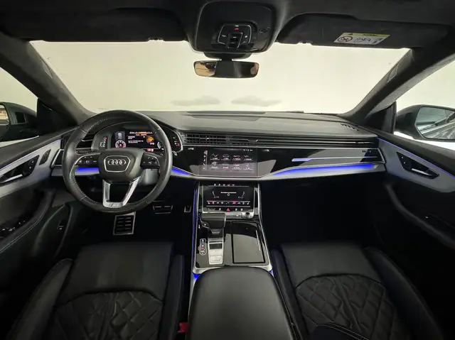 Audi Q8 view 4
