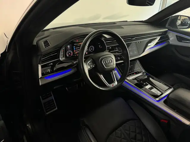 Audi Q8 view 5