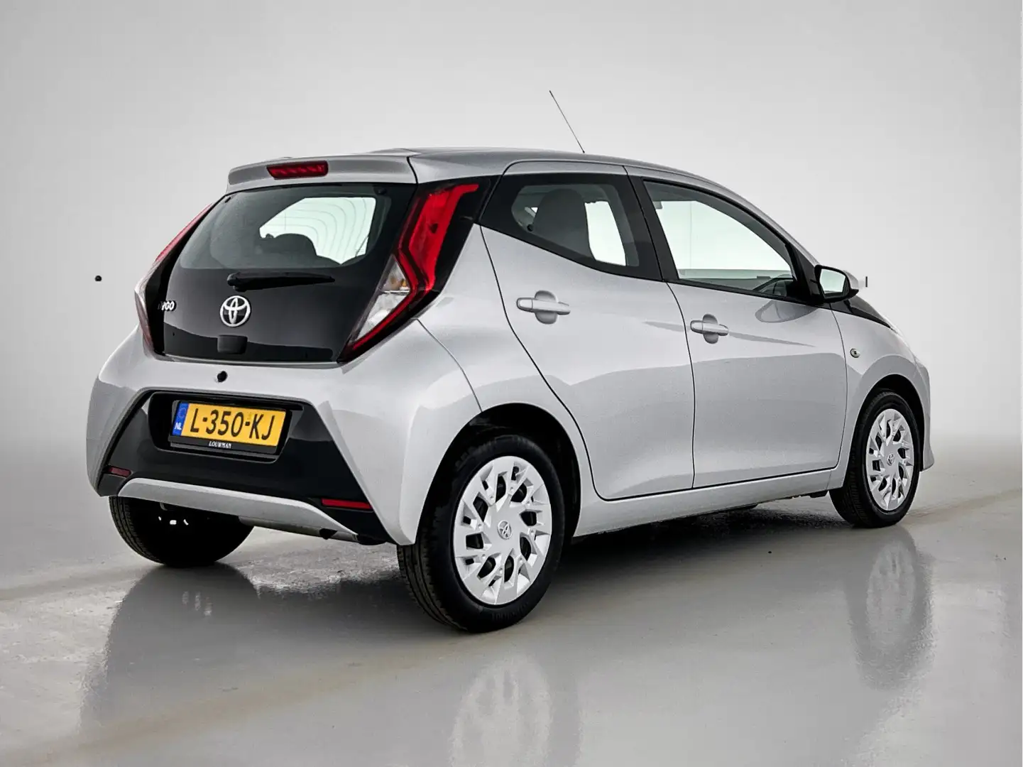 Toyota Aygo 1.0 VVT-i x-play | Dealer onderhouden | Grigio - 2