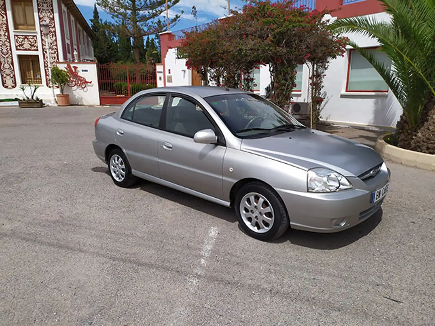 Kia Rio 1.3 SOHC LS Plateado - 2