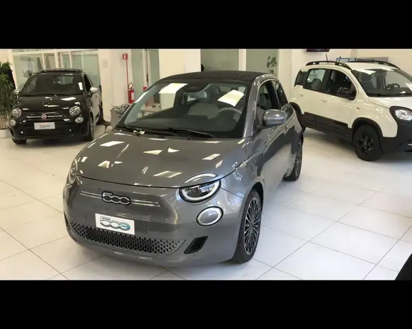 Fiat 500L 500e Cabrio 42 kWh La Prima