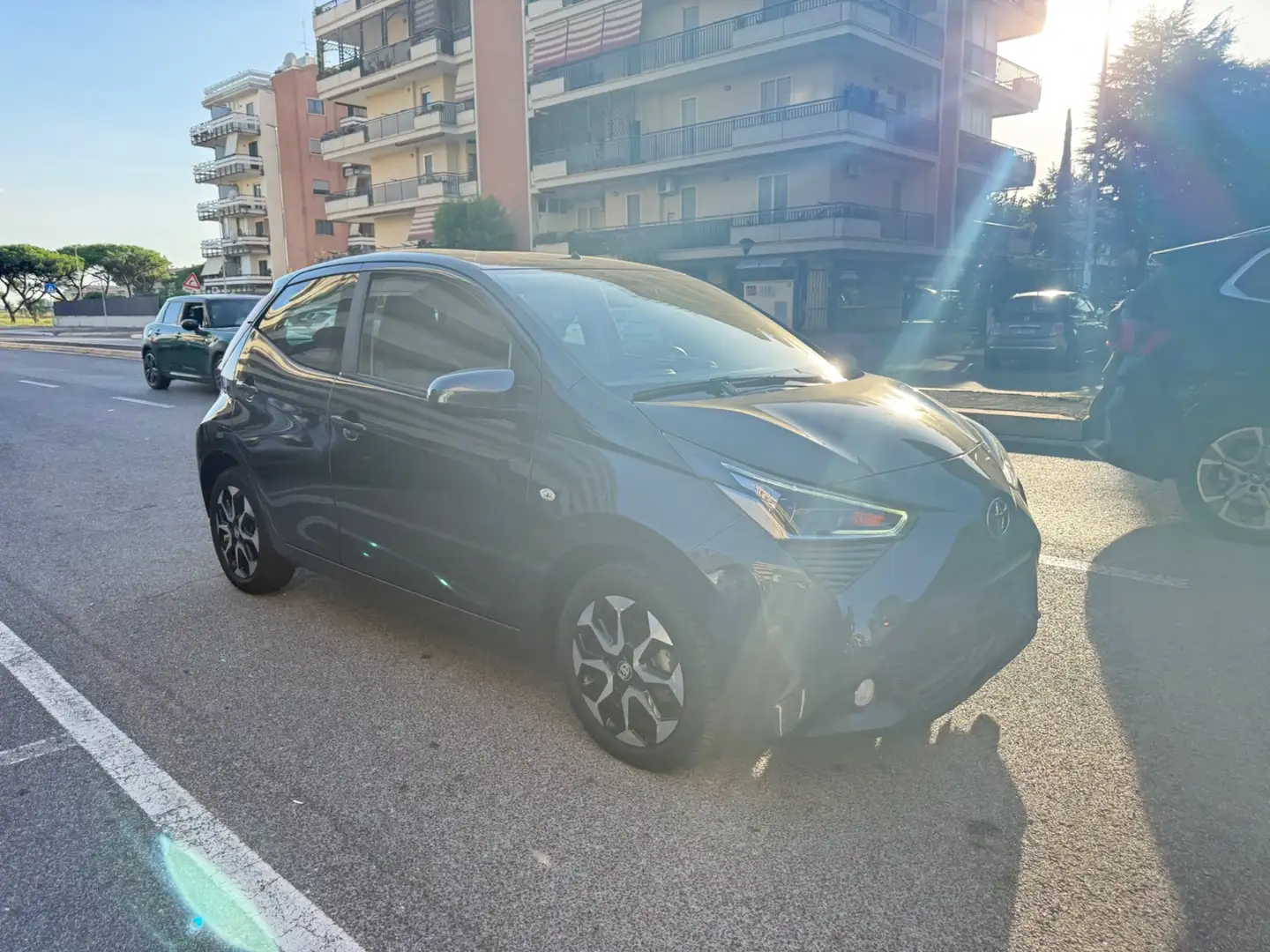 Toyota Aygo Aygo 1.0 VVT-i 72 CV 5 porte x-play MMT C.AUTOMATI Grau - 2