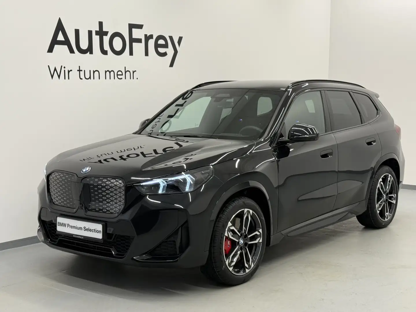 BMW iX1 xDrive30 Schwarz - 1