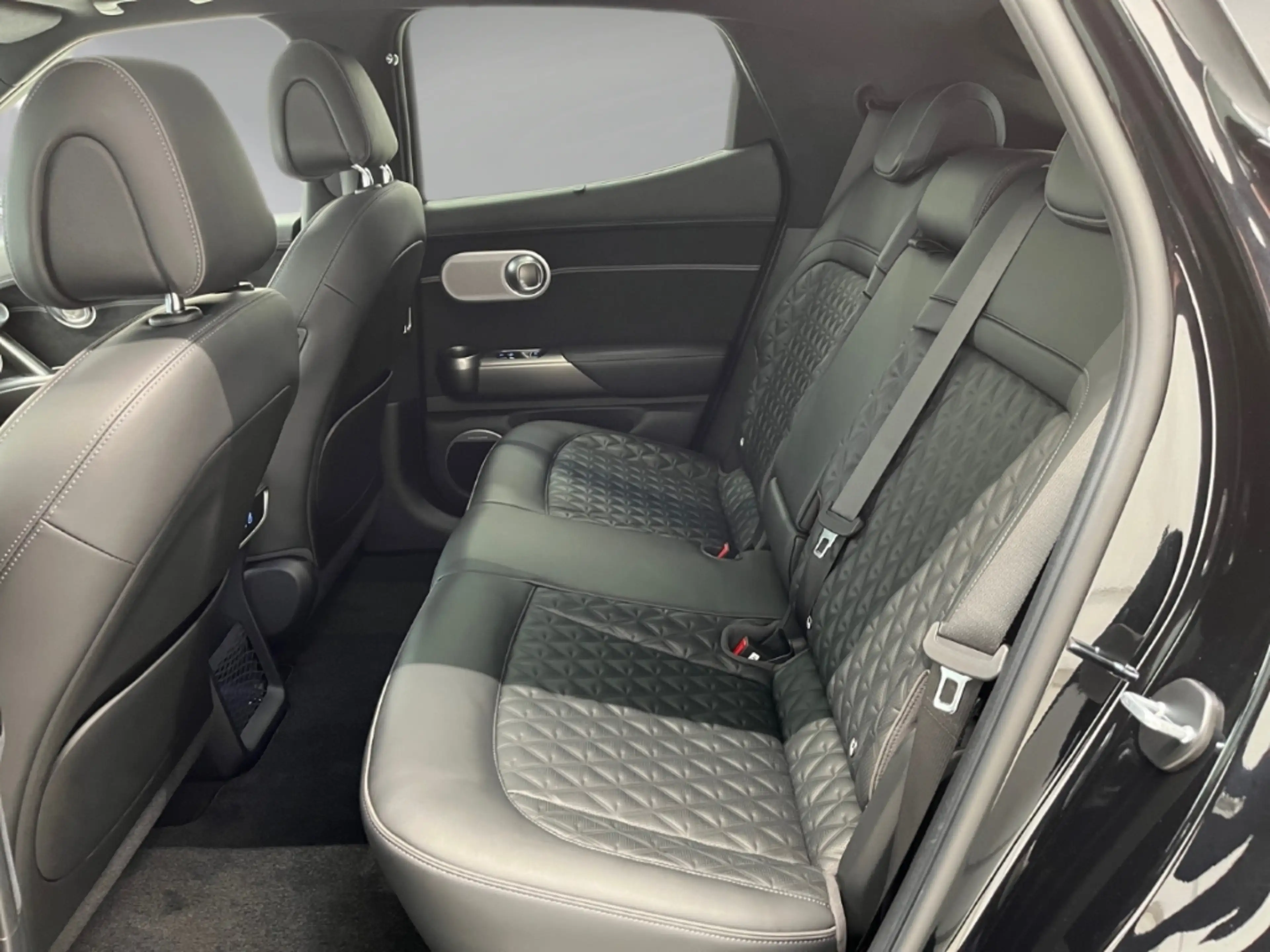 Genesis GV60 Sport Elektro 4WD Sportpaket Panorama Memory Sitze — photo 14