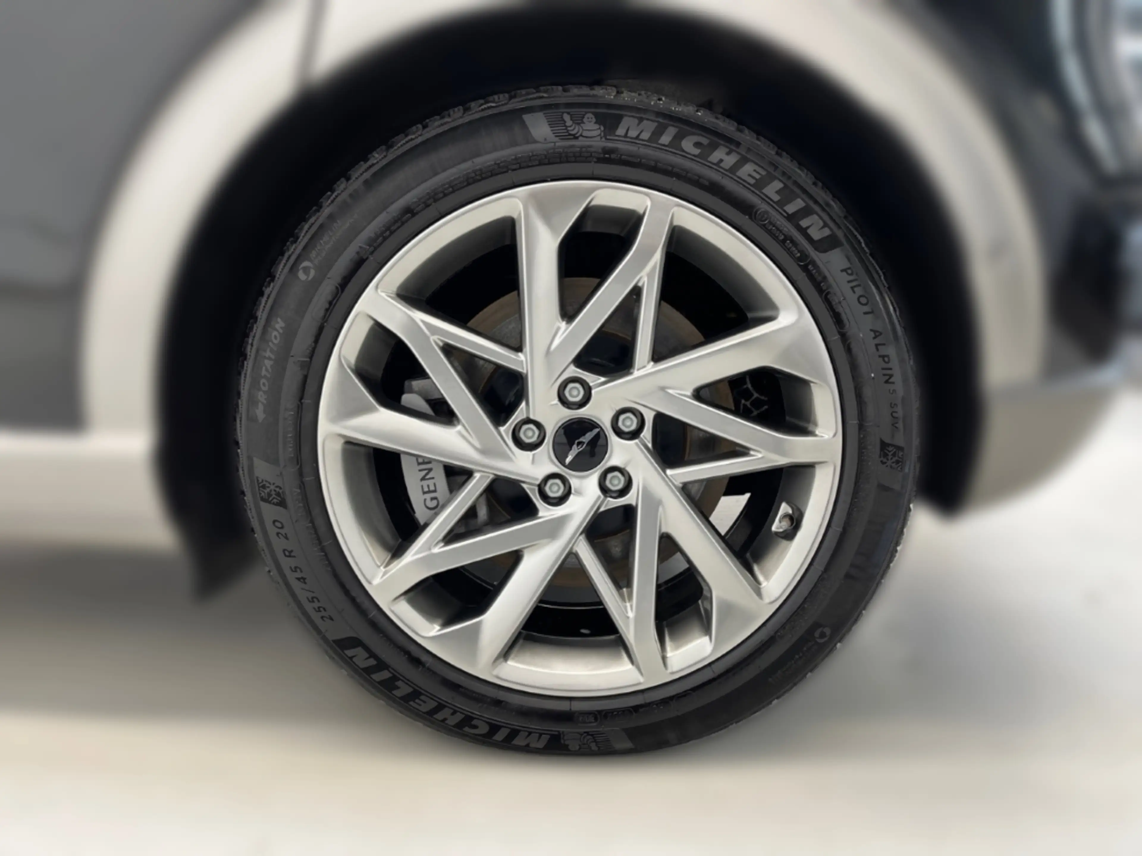Genesis GV60 Sport Elektro 4WD Sportpaket Panorama Memory Sitze — photo 9