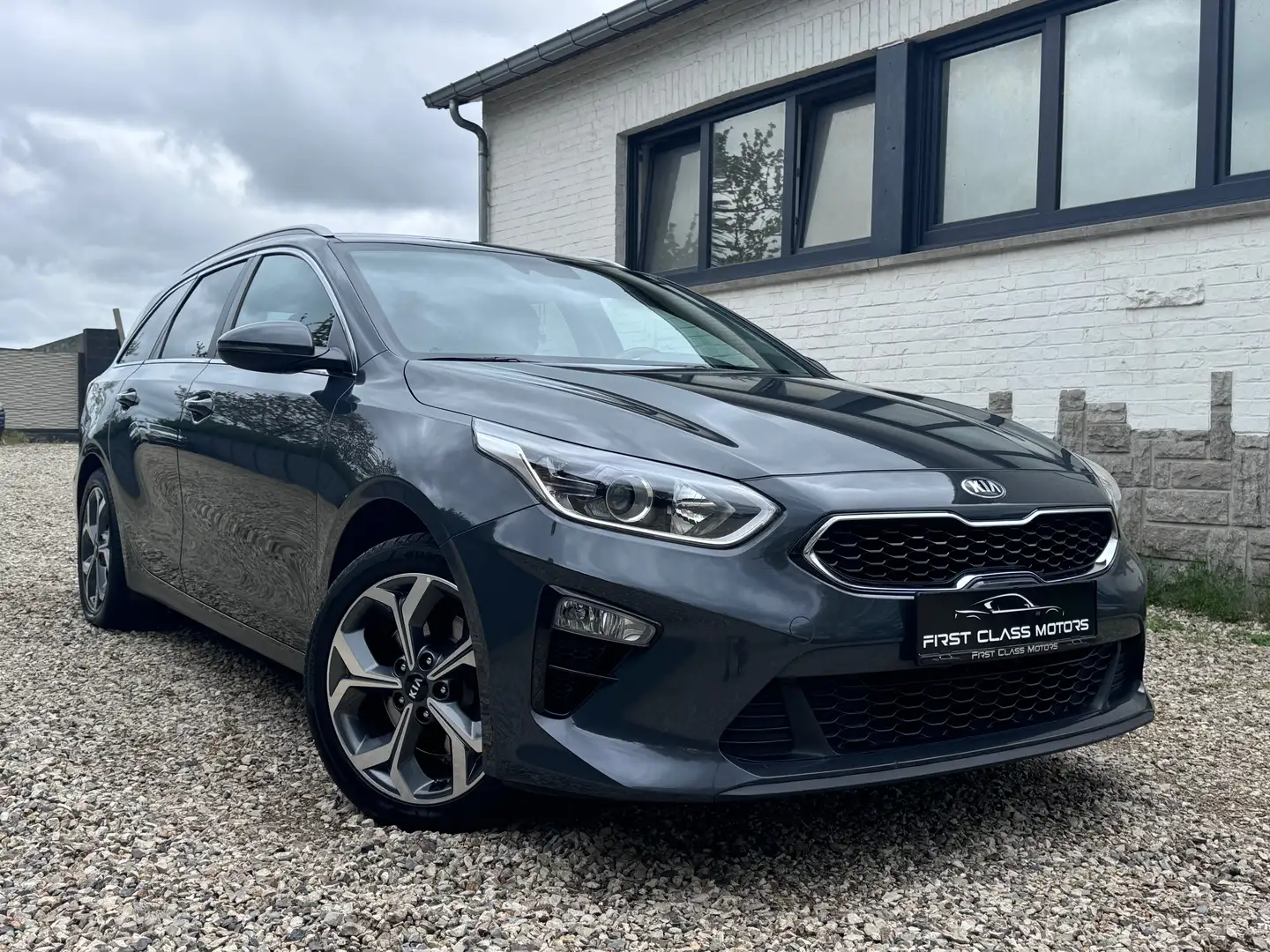 Kia Ceed SW / cee'd SW 1.6 CRDi More ISG DCT*AUTO*CARPLAY*LED*CAM*CARNET! Gris - 1