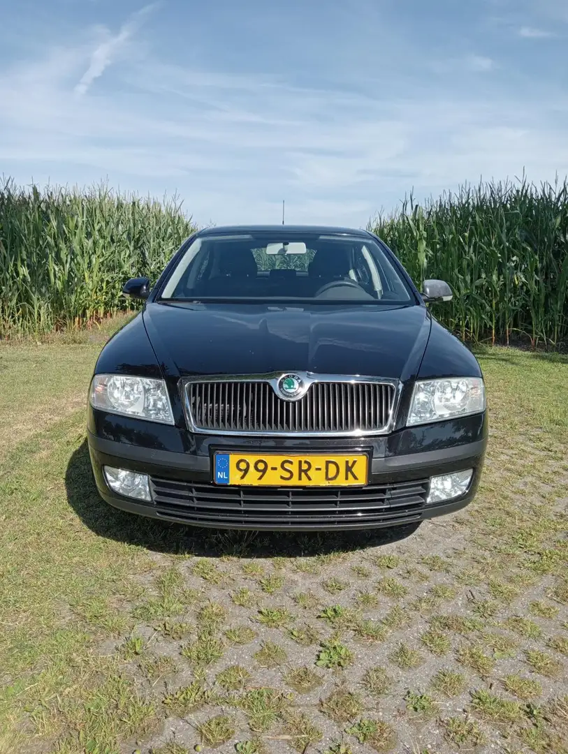 Skoda Octavia 1.6 Ambiente Negru - 1