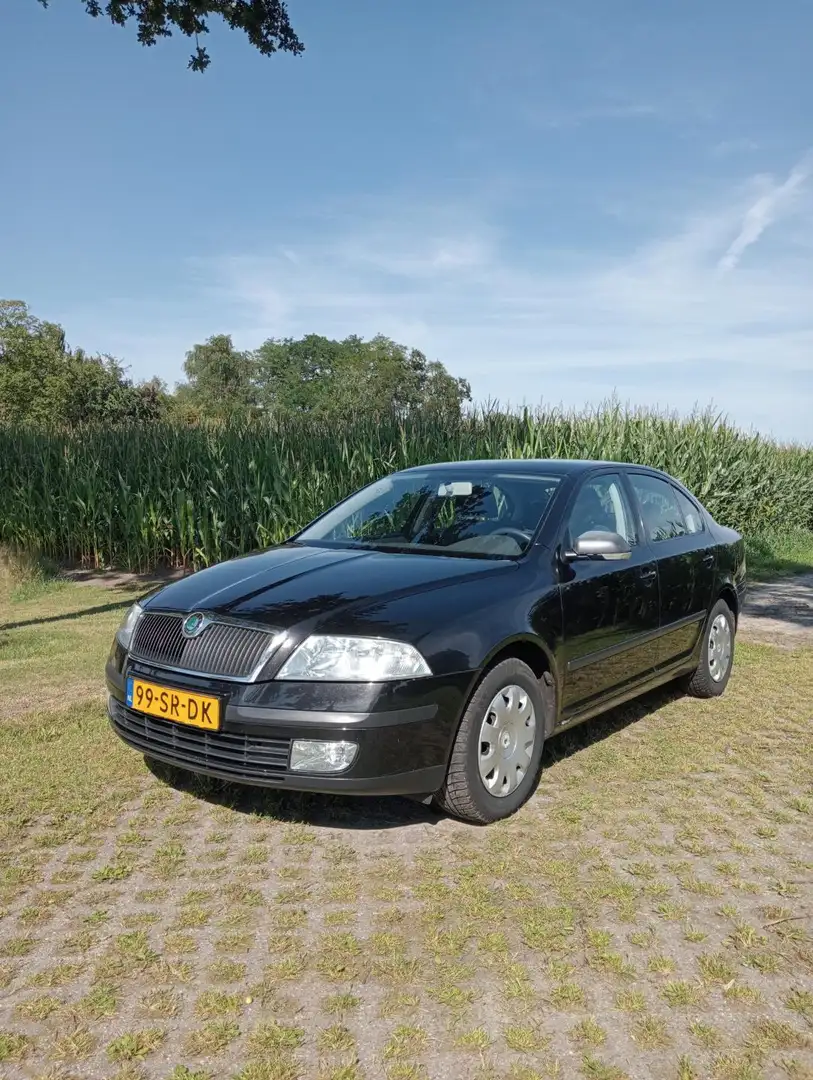 Skoda Octavia 1.6 Ambiente Negru - 2