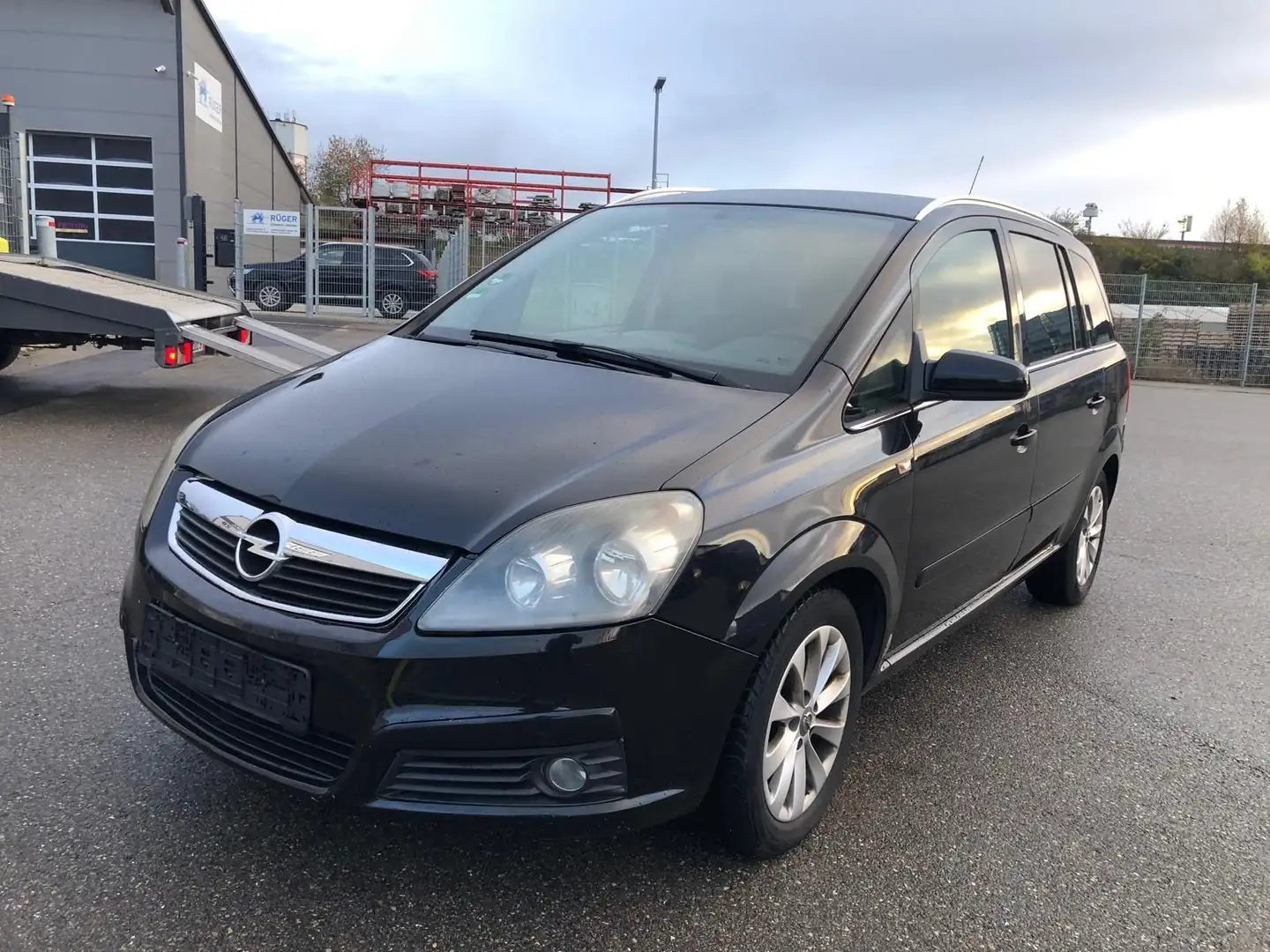 Opel Zafira B CATCH ME Now Zwart - 1
