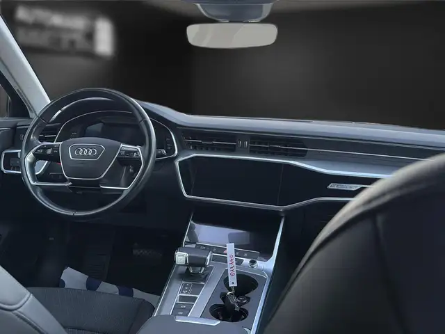 Audi A6 view 11