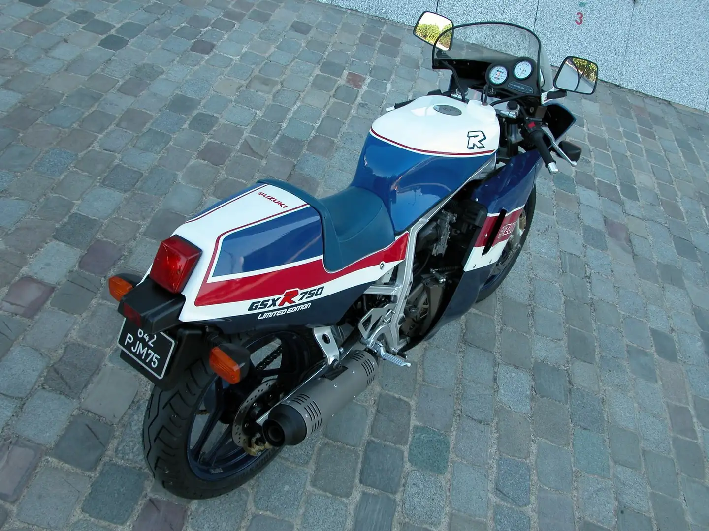 Suzuki GSX-R 750 GR75 Limited Edition 1986 Bleu - 2
