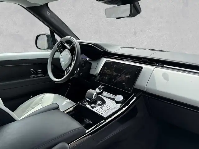 Land Rover Range Rover Sport view 4