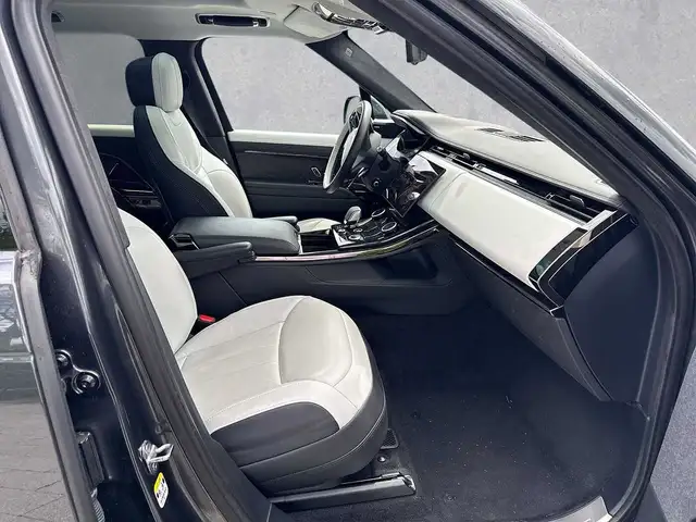 Land Rover Range Rover Sport view 3