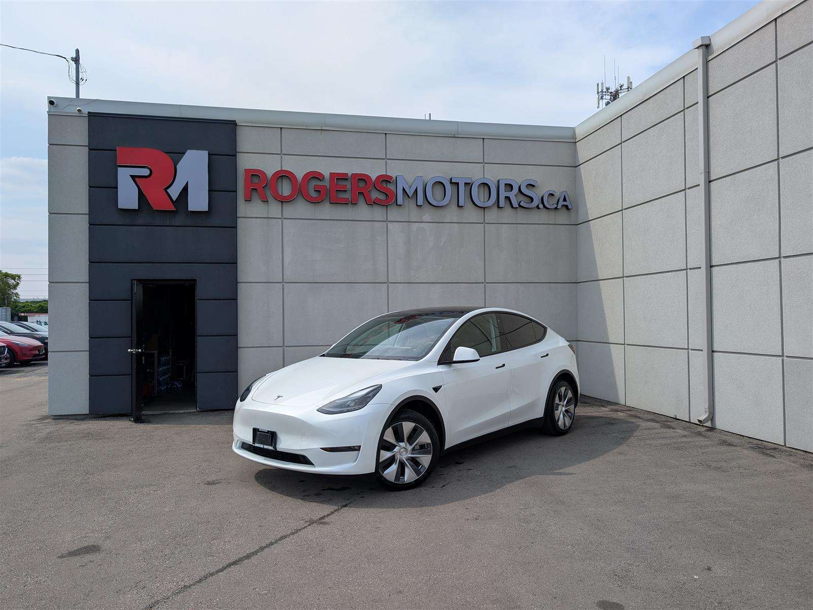 2022 Tesla Model Y LONG RANGE AWD - DUAL MOTOR