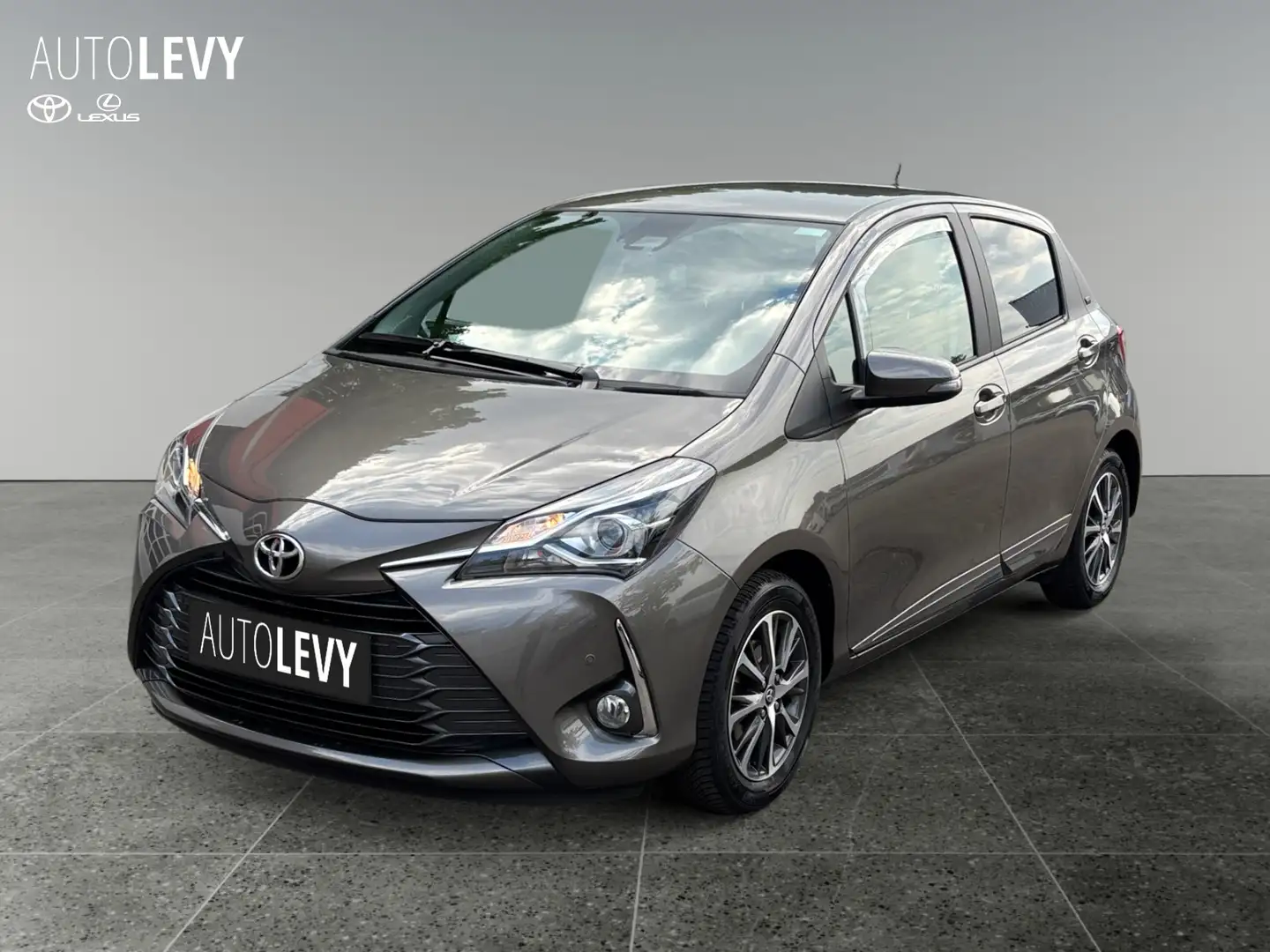 Toyota Yaris 1.5 Team D *FLA*SpurH*KAMERA*LM*SITZHZ* Grey - 2