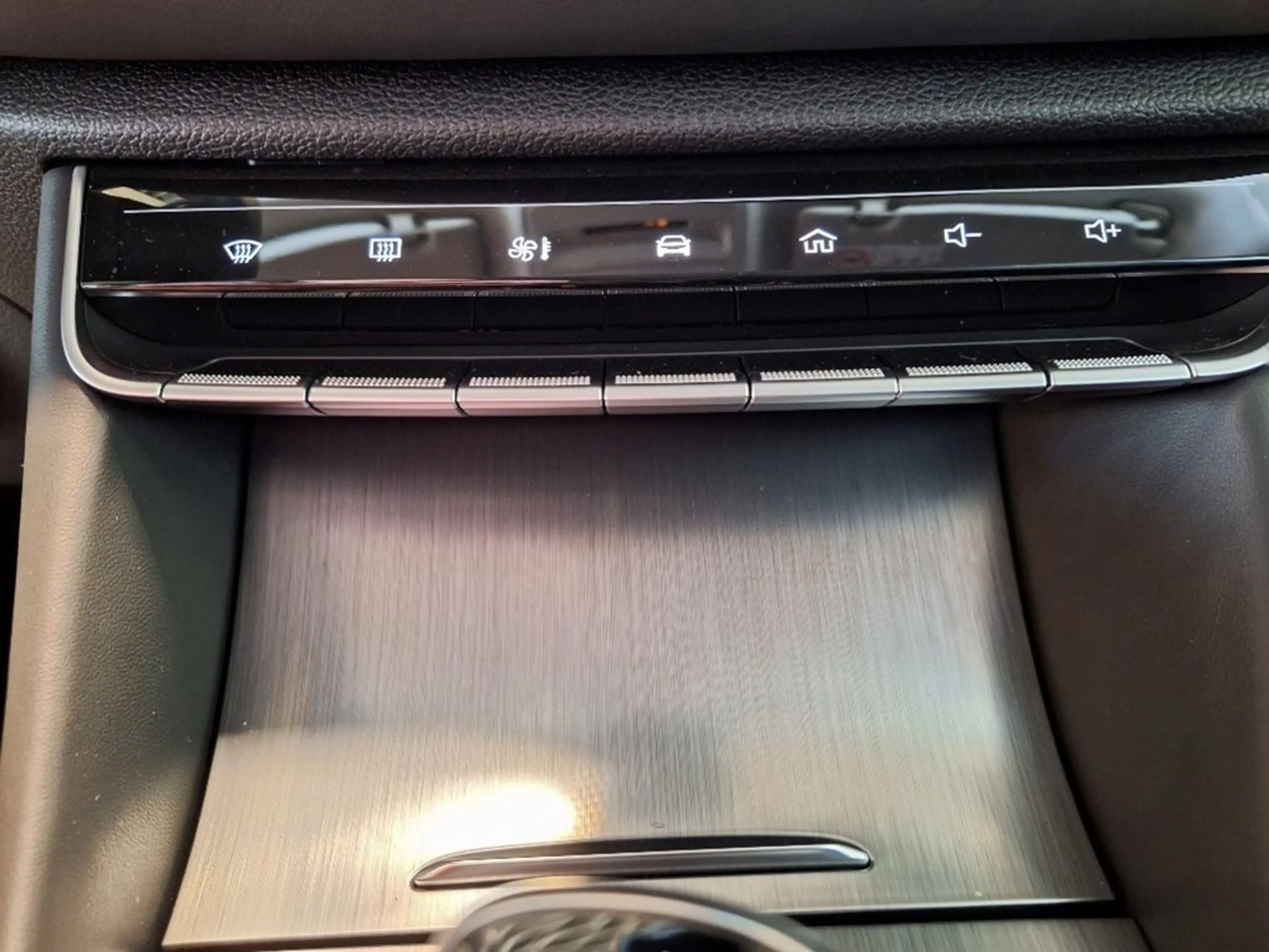 MG EHS Luxury — photo 11