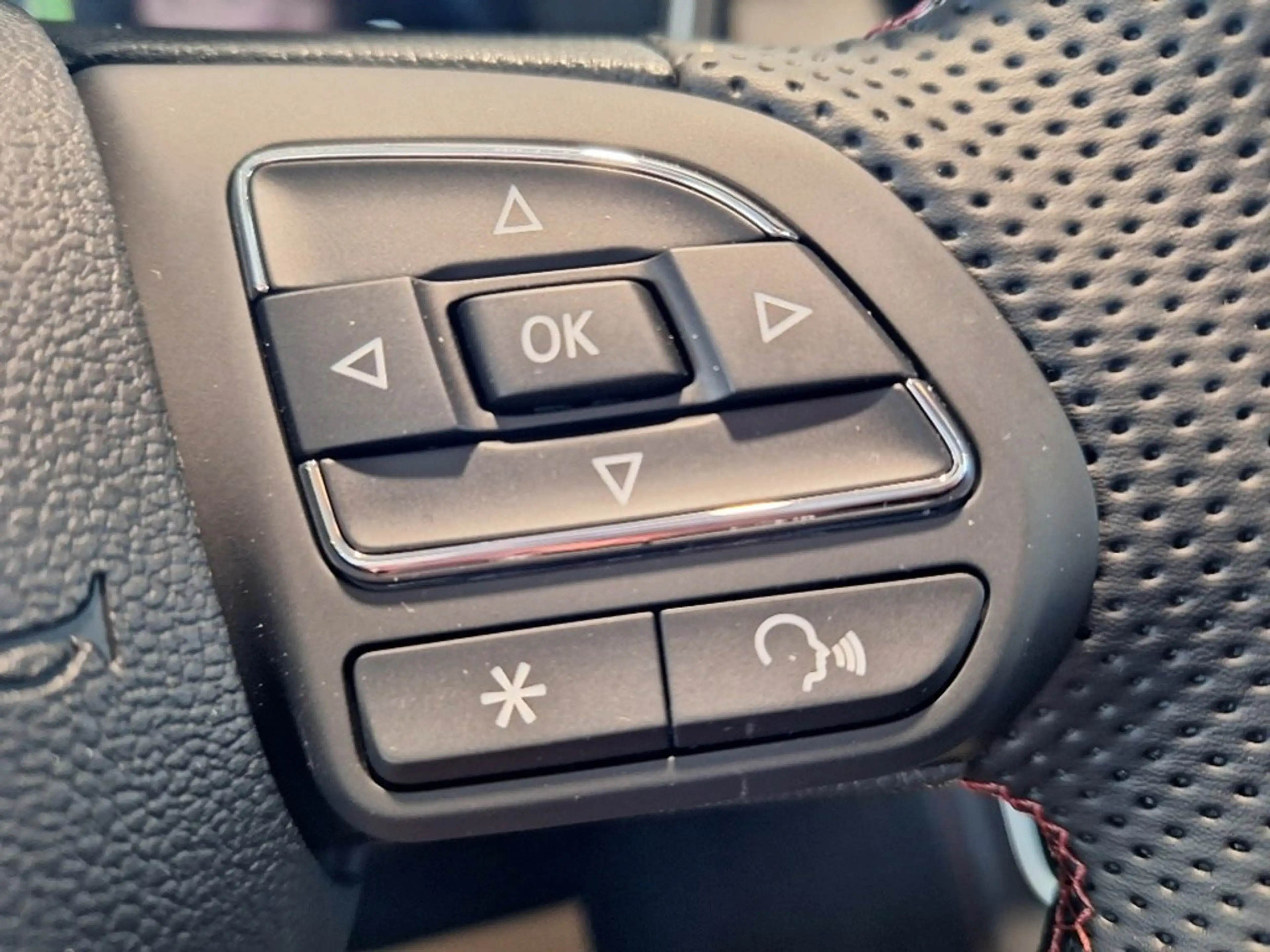MG EHS Luxury — photo 10