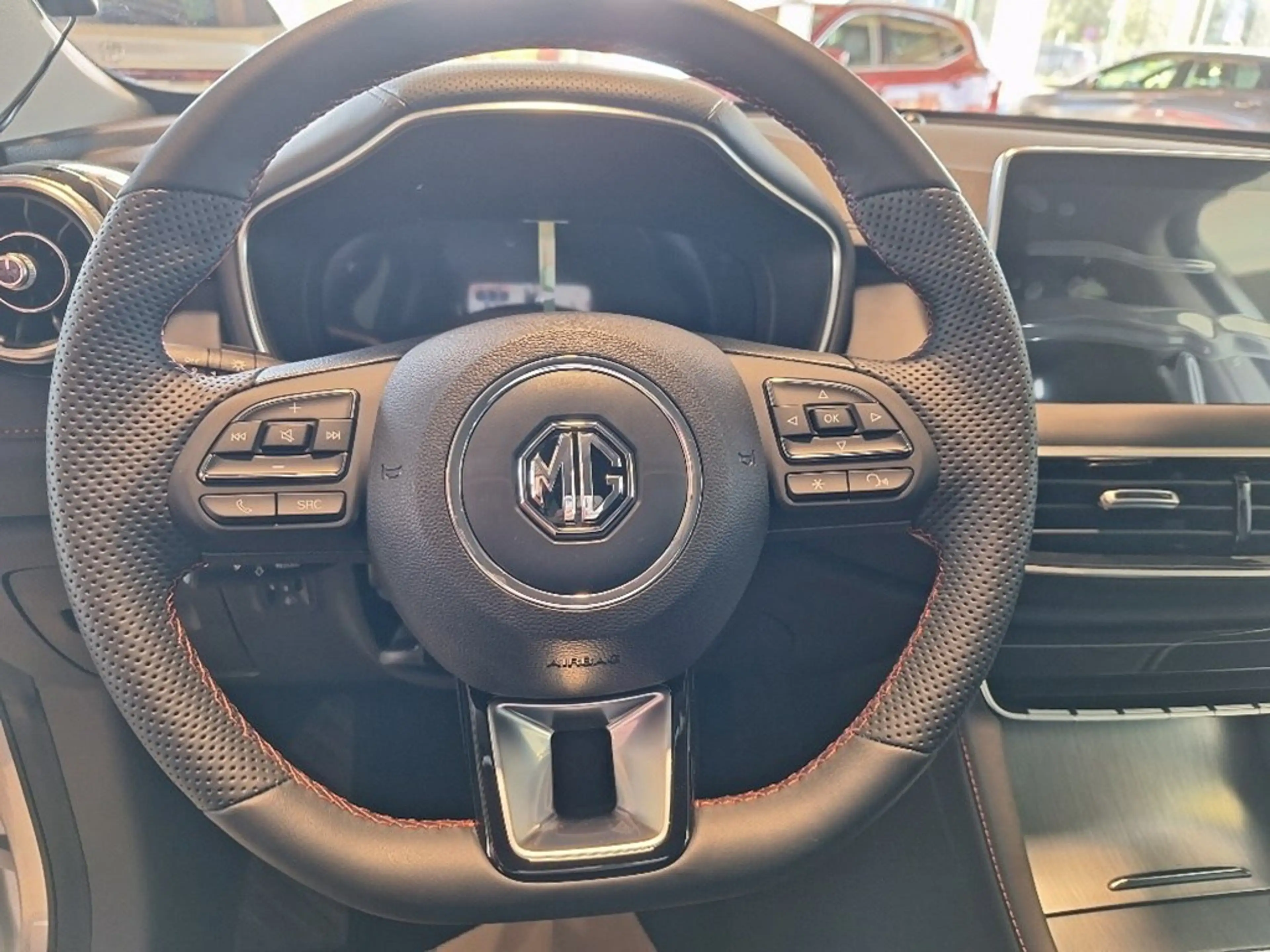 MG EHS Luxury — photo 7