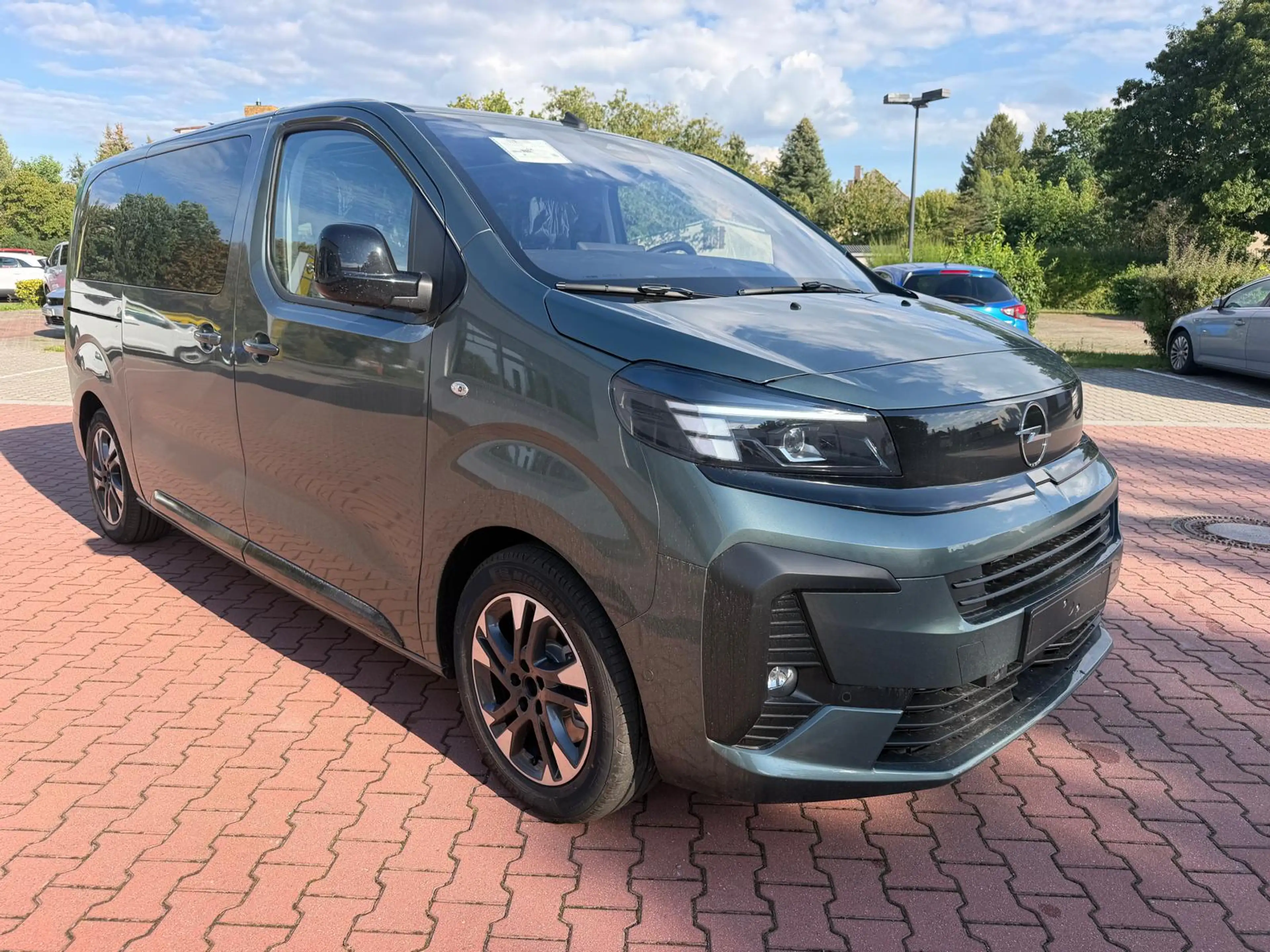 Opel Zafira GS — photo 2