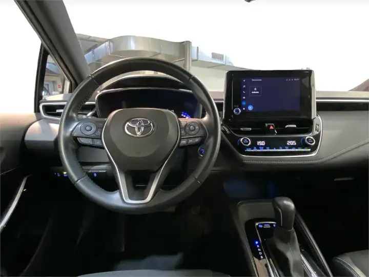 Toyota Auris 2022, foto 8